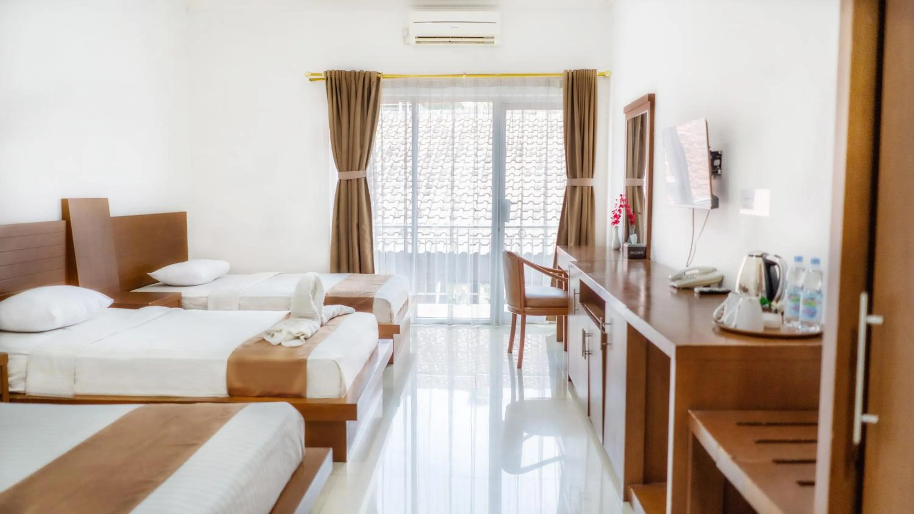 Bed in HOTEL & WISMA BINTANG JADAYAT