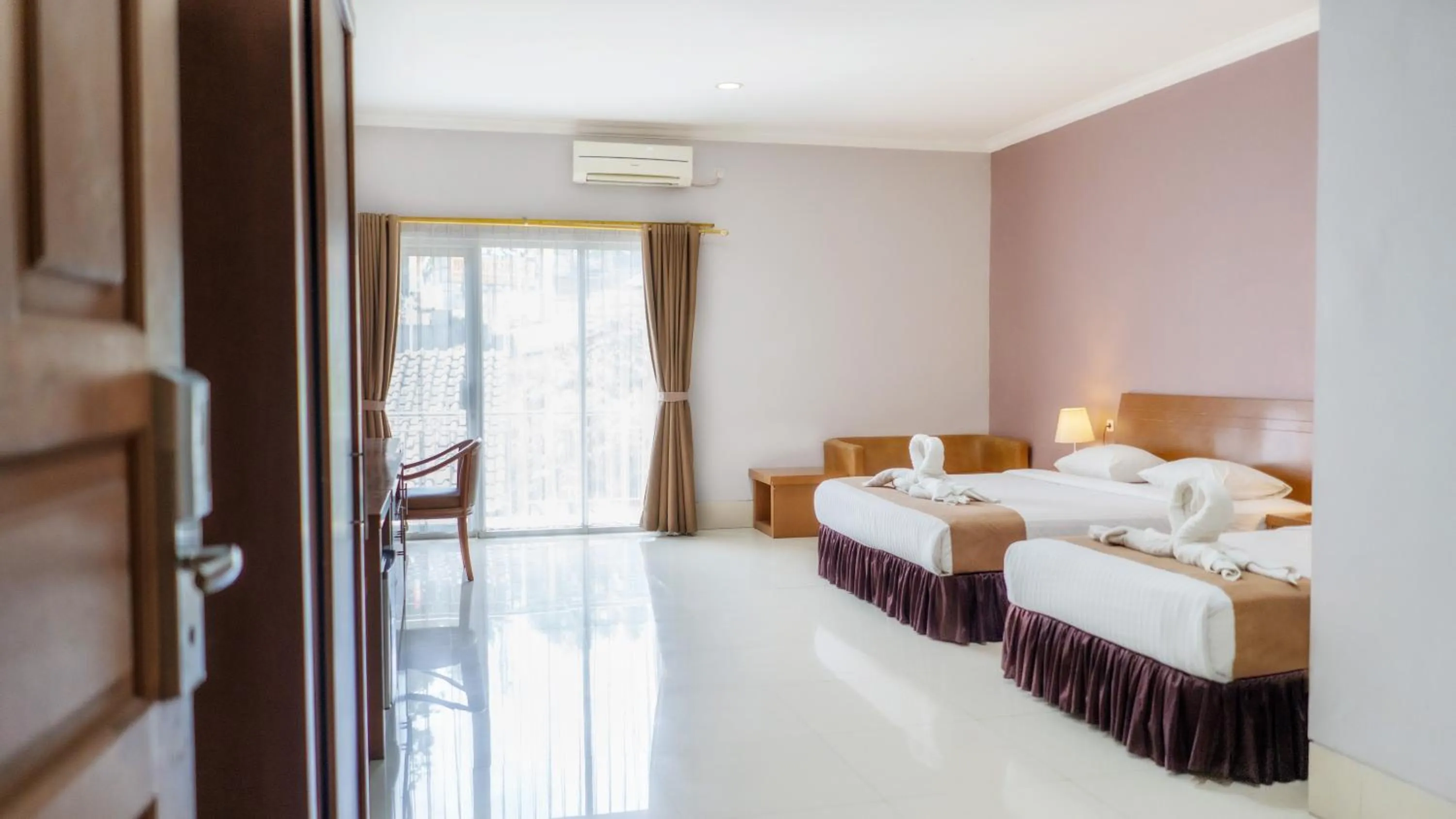 Bed in HOTEL & WISMA BINTANG JADAYAT