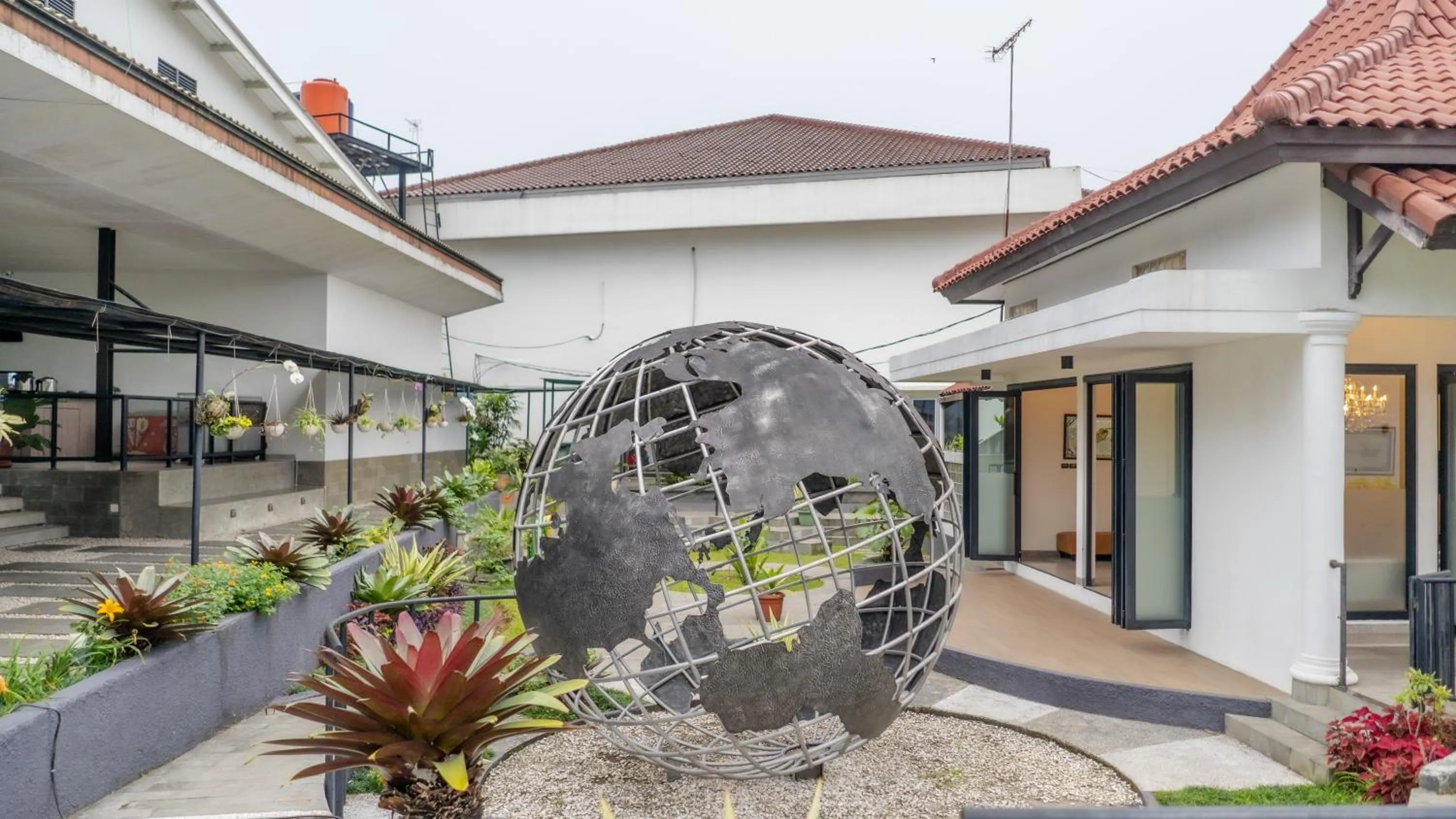 HOTEL & WISMA BINTANG JADAYAT