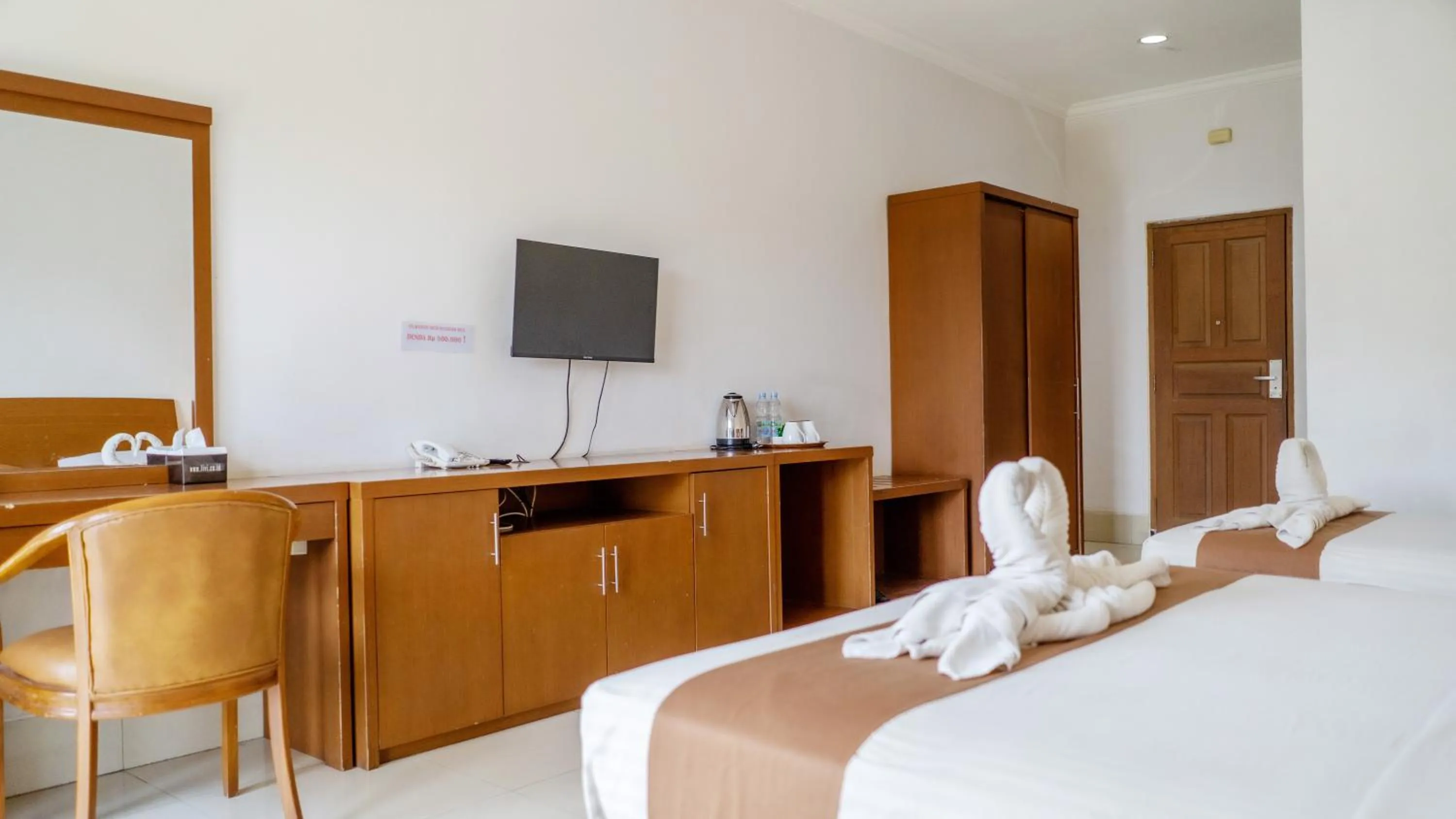 Bed in HOTEL & WISMA BINTANG JADAYAT