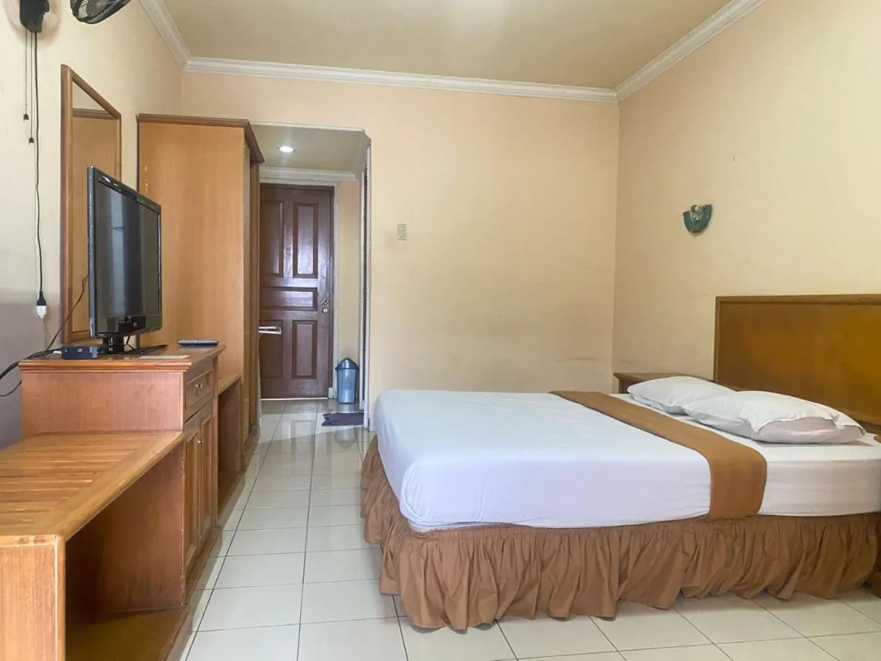Bed in HOTEL & WISMA BINTANG JADAYAT