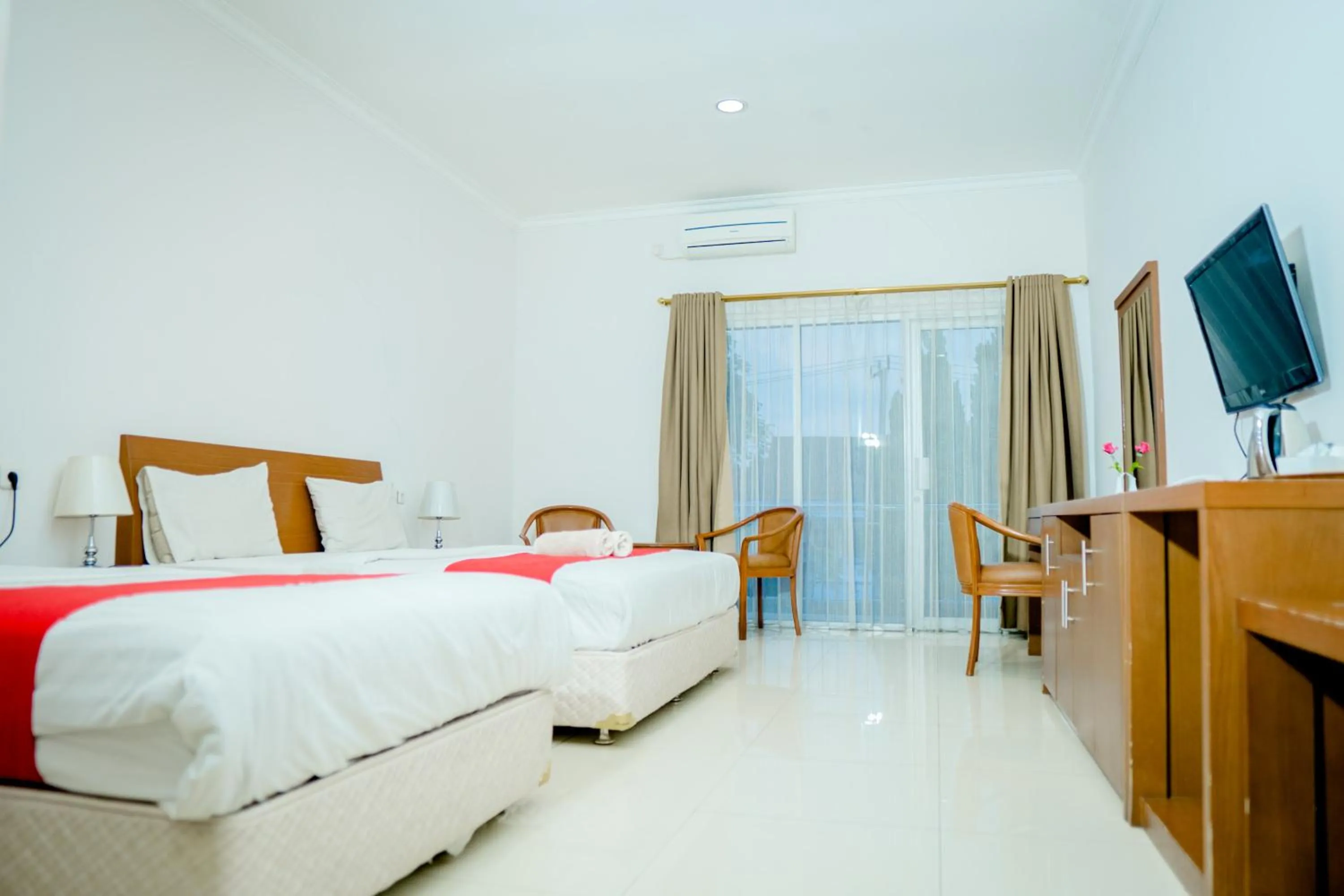 Bed in HOTEL & WISMA BINTANG JADAYAT