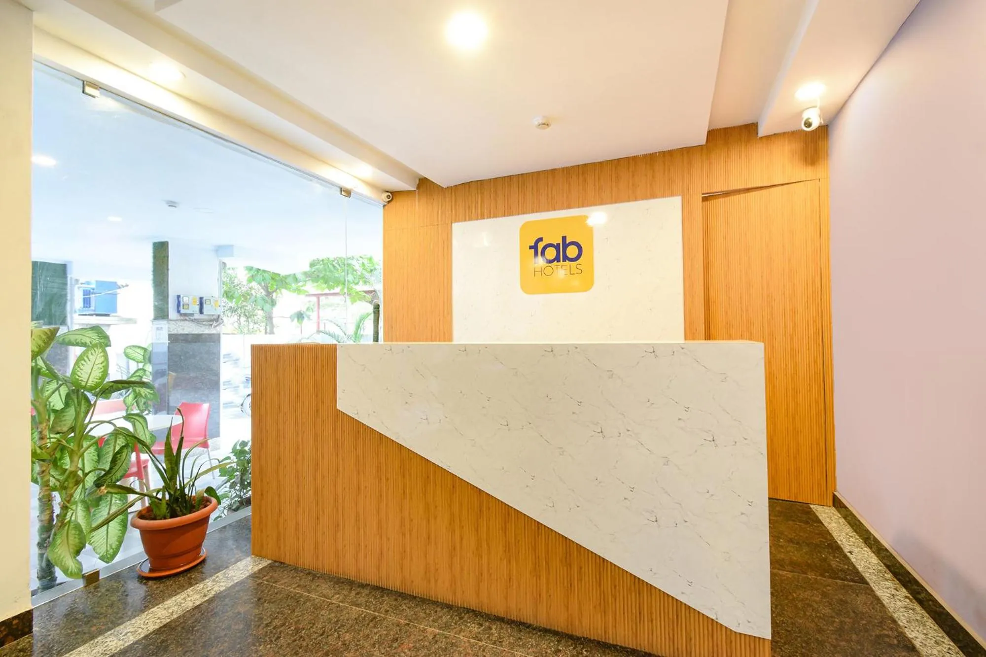 Lobby or reception in Fabhotel Cinco Primera Nr LV Prasad, Banjara Hills