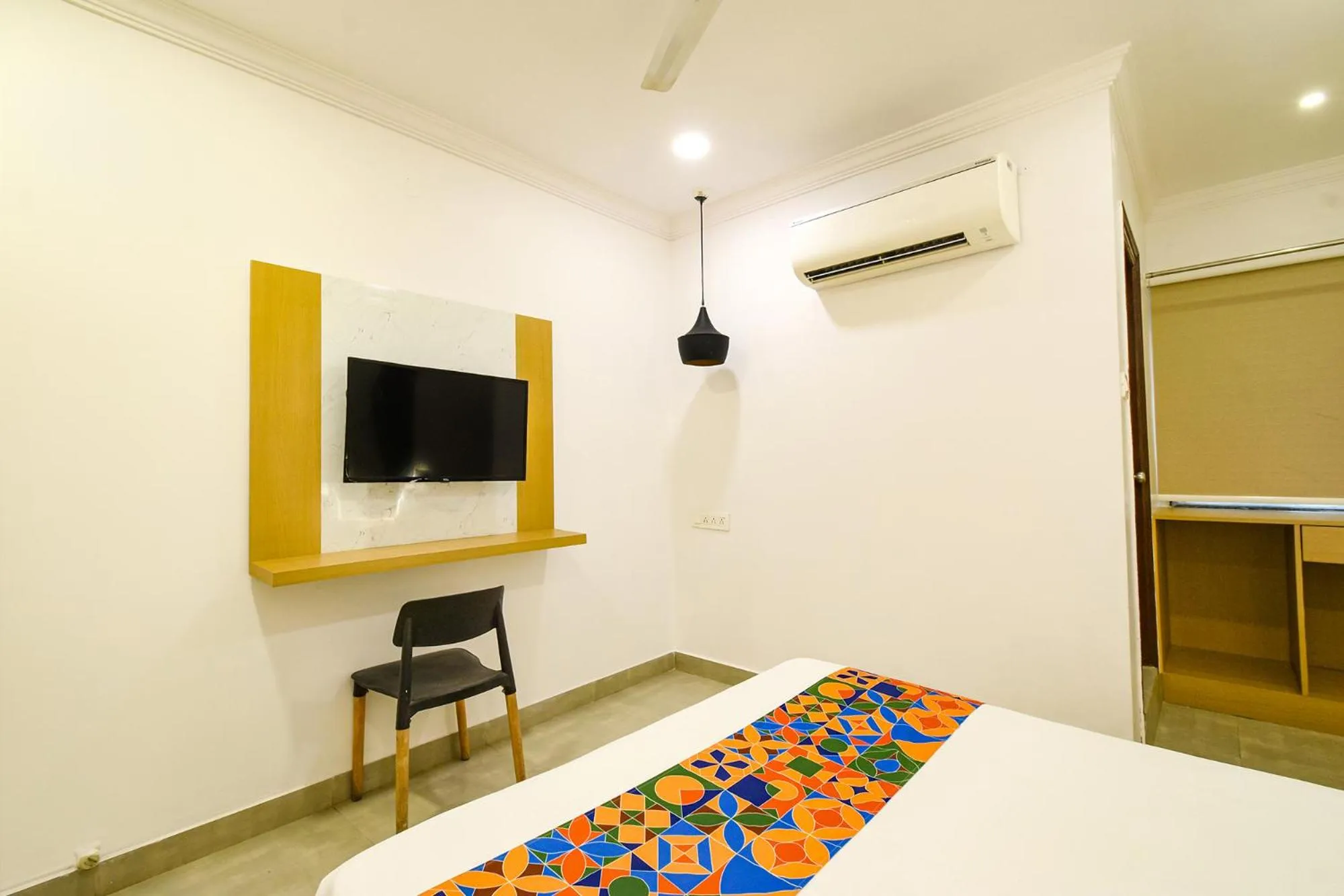 Bed in Fabhotel Cinco Primera Nr LV Prasad, Banjara Hills