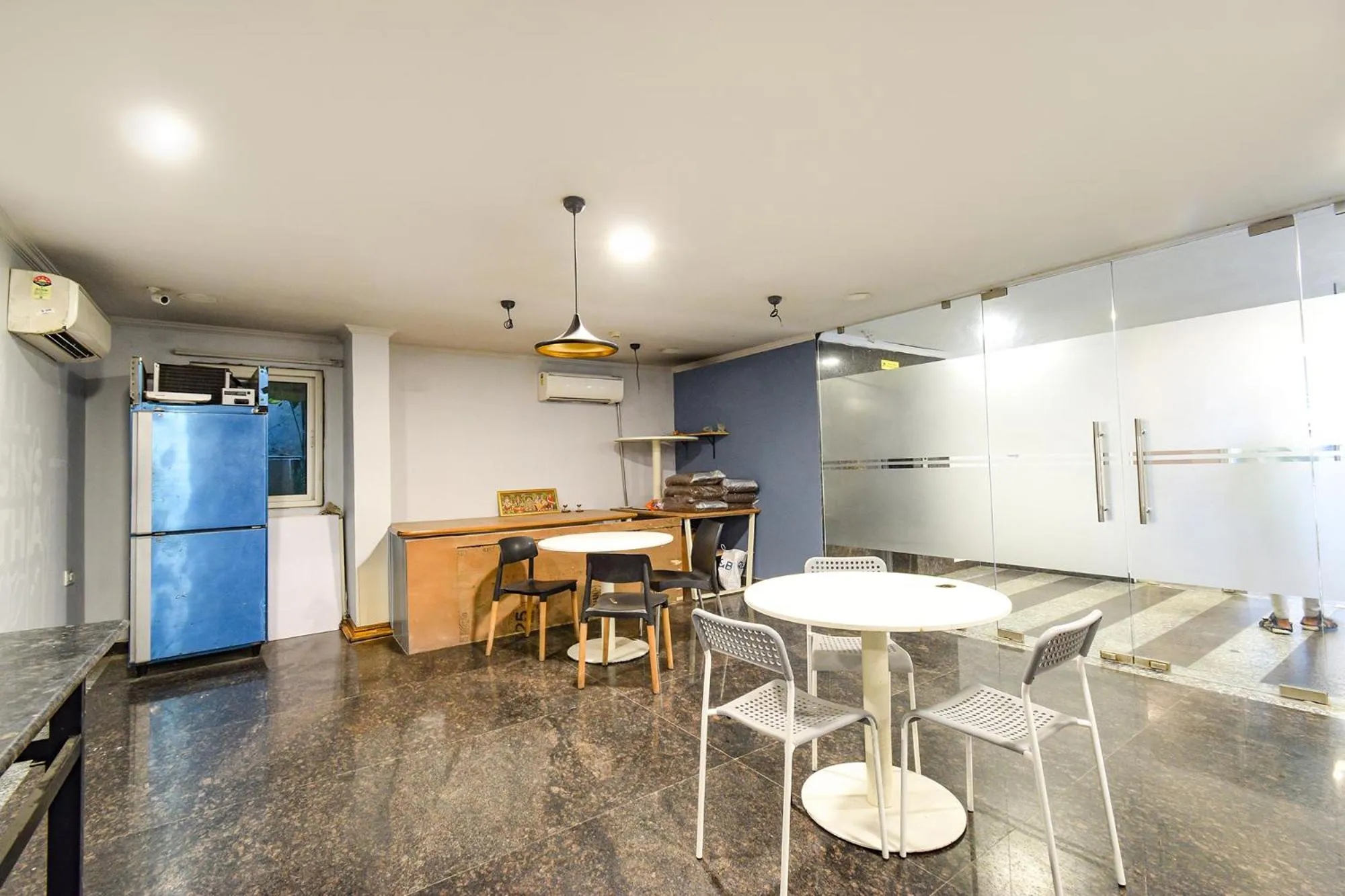 Dining area in Fabhotel Cinco Primera Nr LV Prasad, Banjara Hills