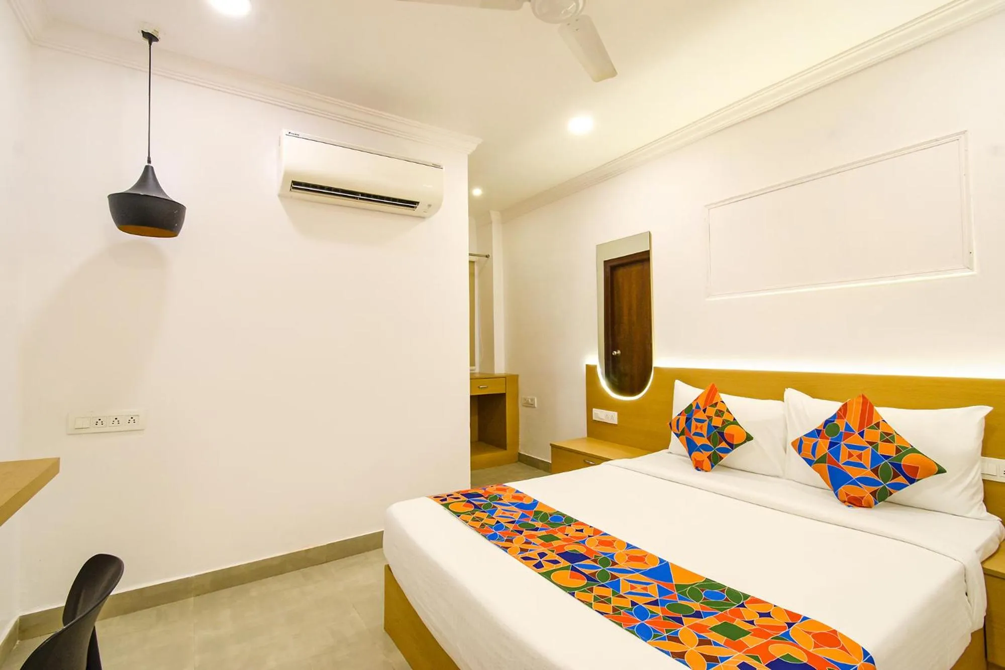 Bed in Fabhotel Cinco Primera Nr LV Prasad, Banjara Hills