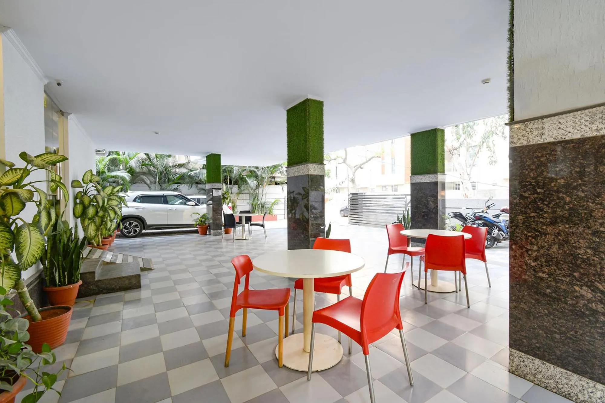 Dining area in Fabhotel Cinco Primera Nr LV Prasad, Banjara Hills