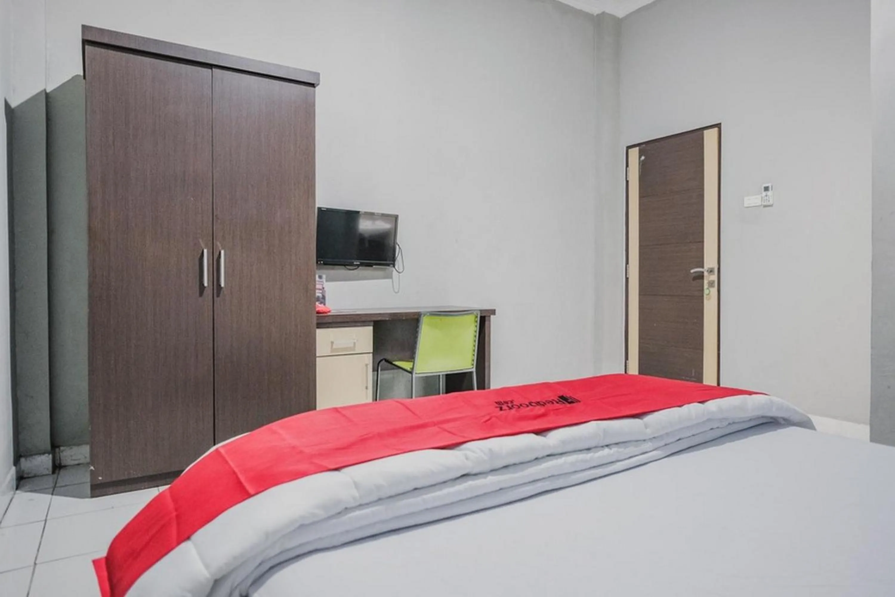Bed in RedDoorz @ Jalan Hayam Wuruk Lampung 2