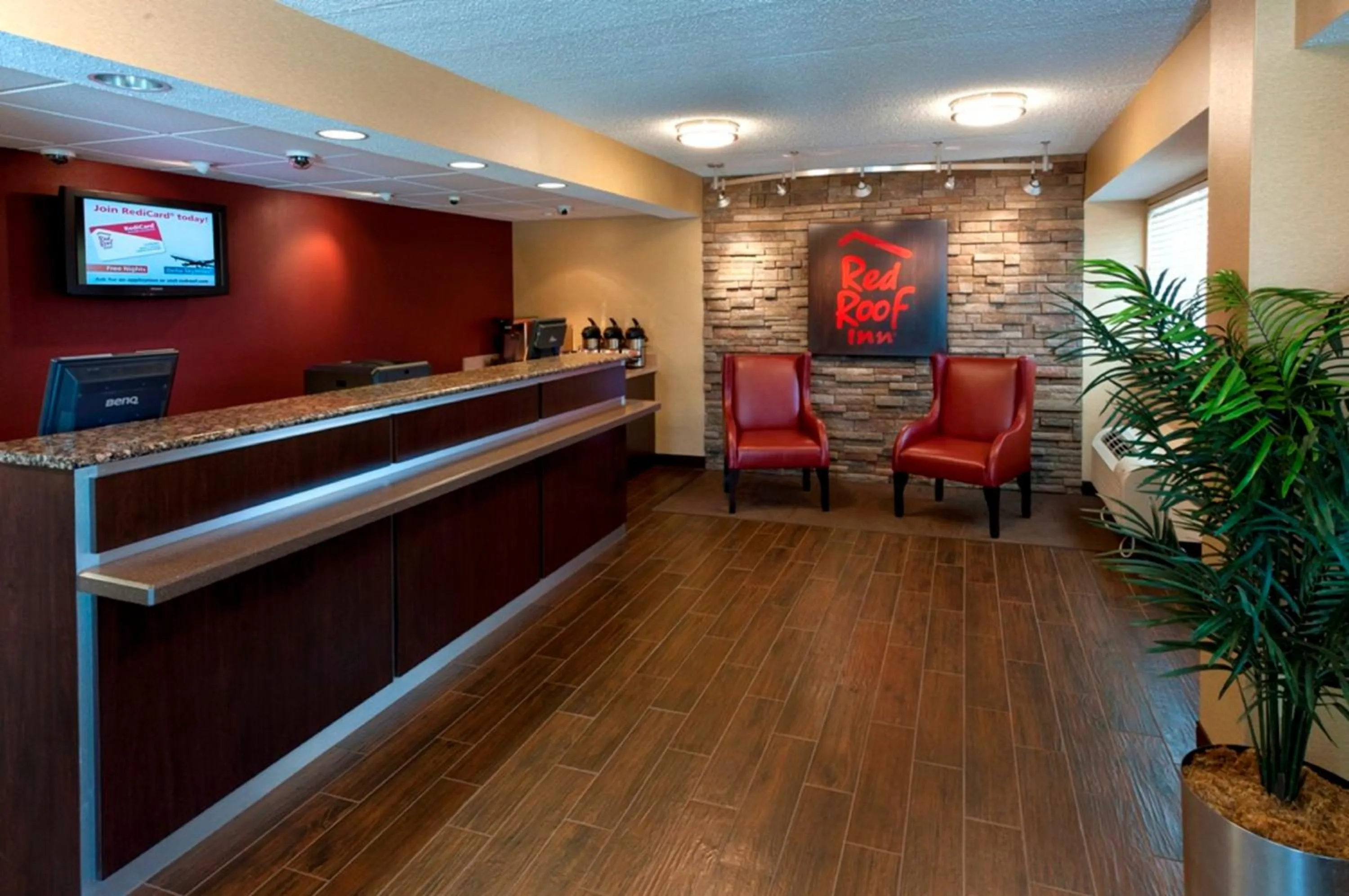 Lobby or reception in Red Roof Inn PLUS+ Philadelphia Airport