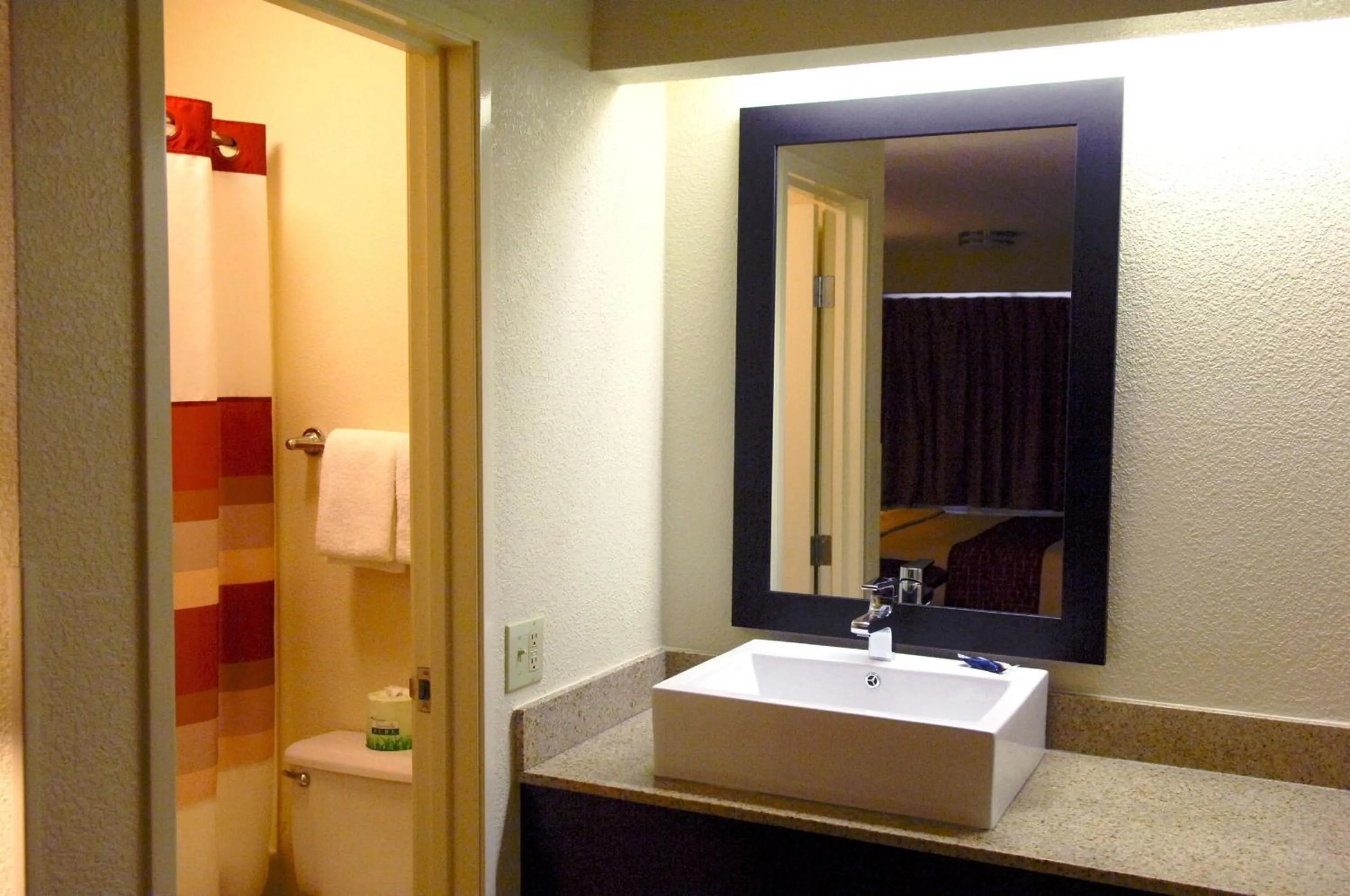 Bathroom in Red Roof Inn PLUS+ Philadelphia Airport