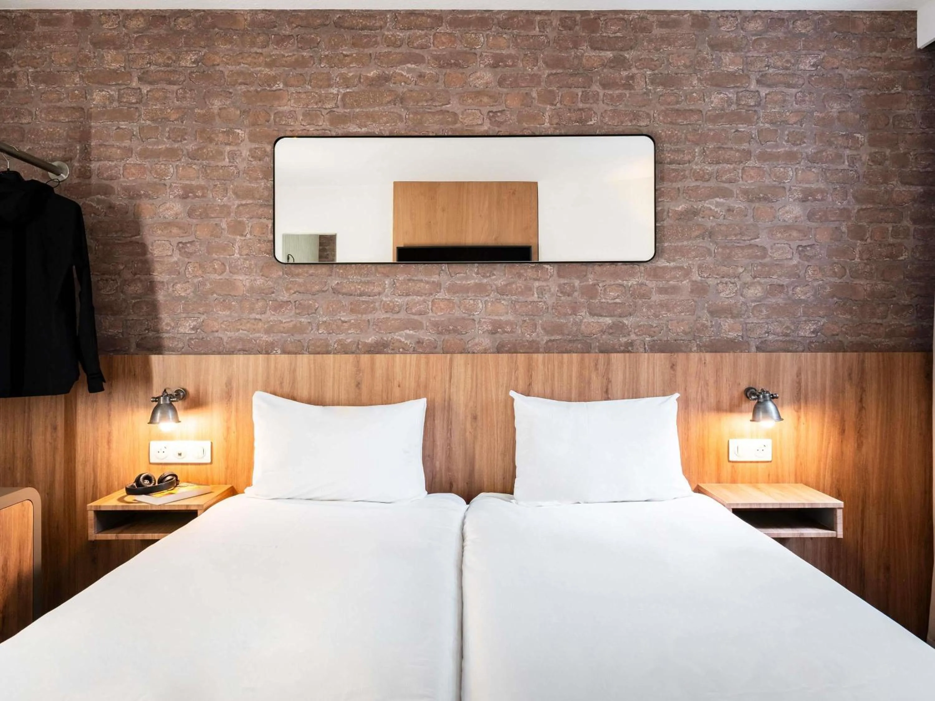 Bedroom, Bed in Ibis Styles Lyon Villeurbanne Parc de la Tête d'Or