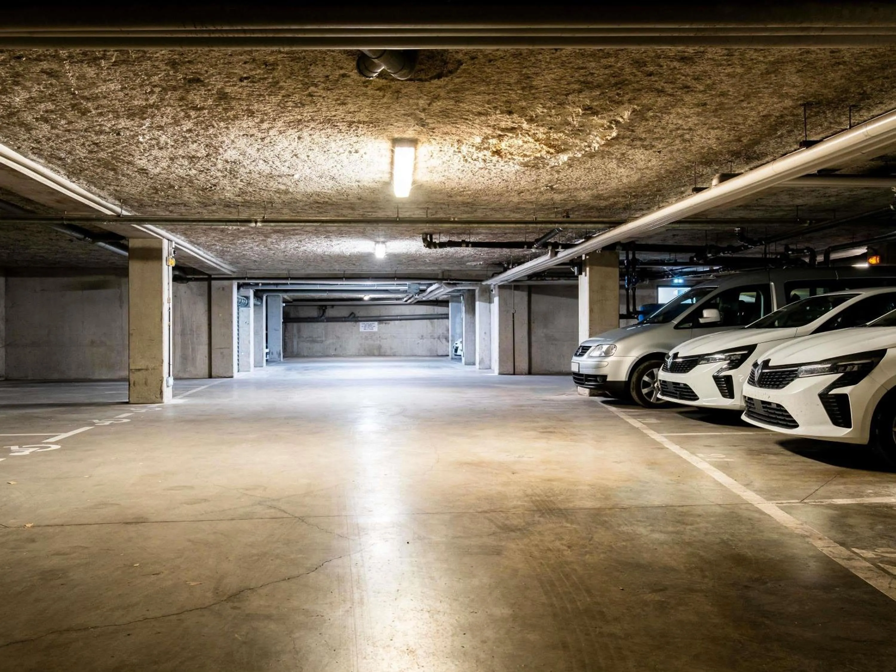 Parking in Ibis Styles Lyon Villeurbanne Parc de la Tête d'Or