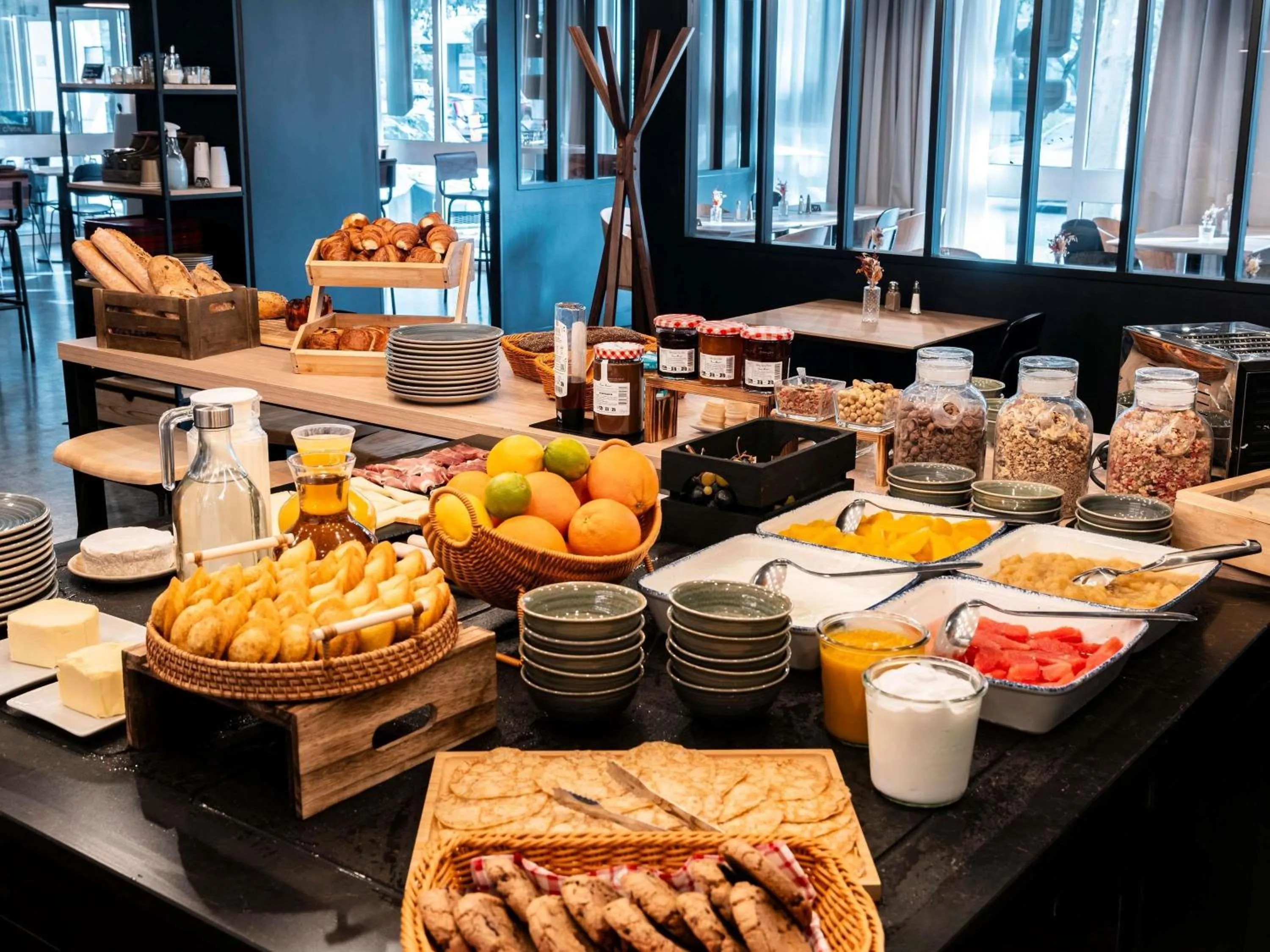 Buffet breakfast in Ibis Styles Lyon Villeurbanne Parc de la Tête d'Or
