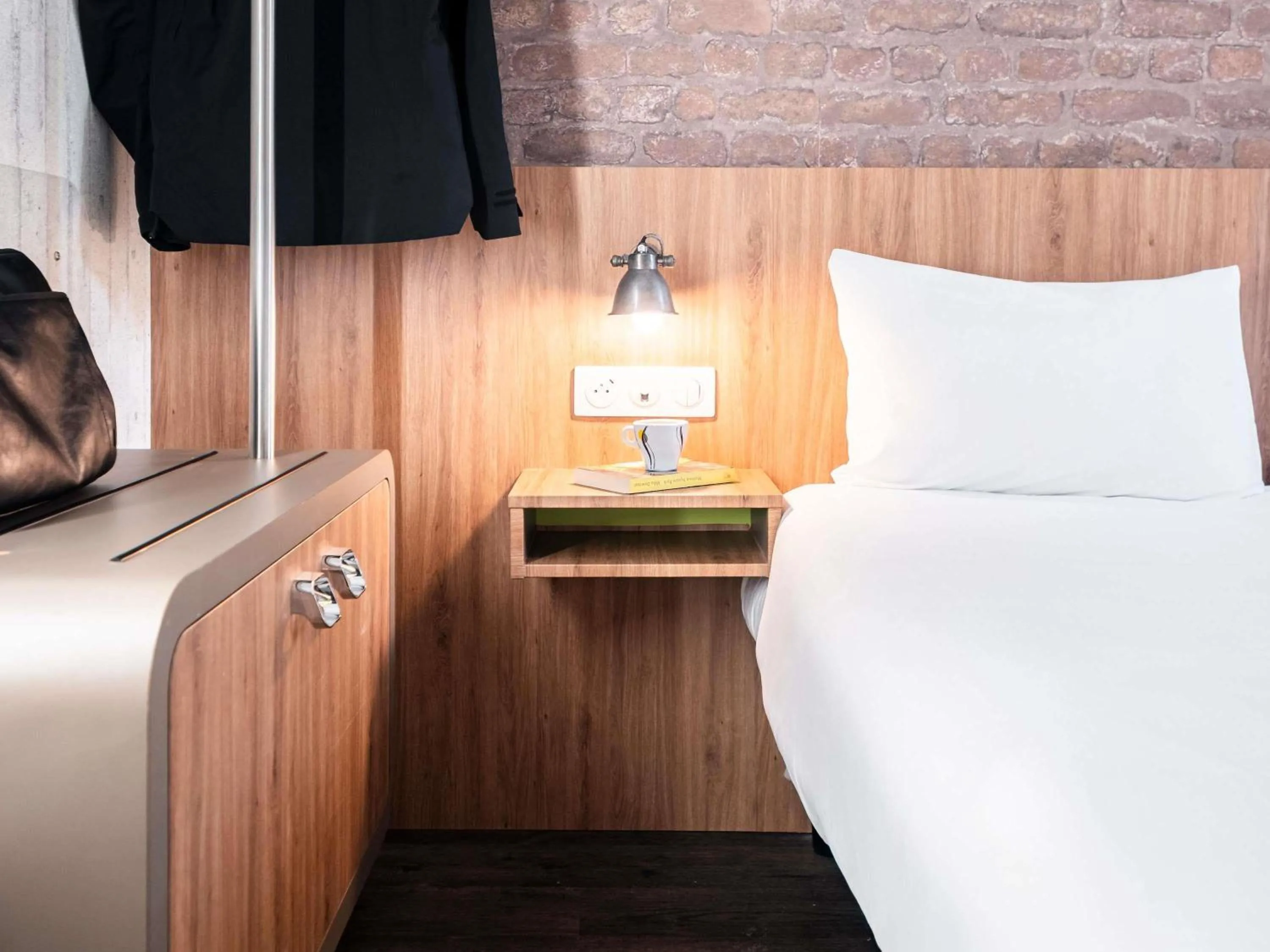 Bedroom, Bed in Ibis Styles Lyon Villeurbanne Parc de la Tête d'Or