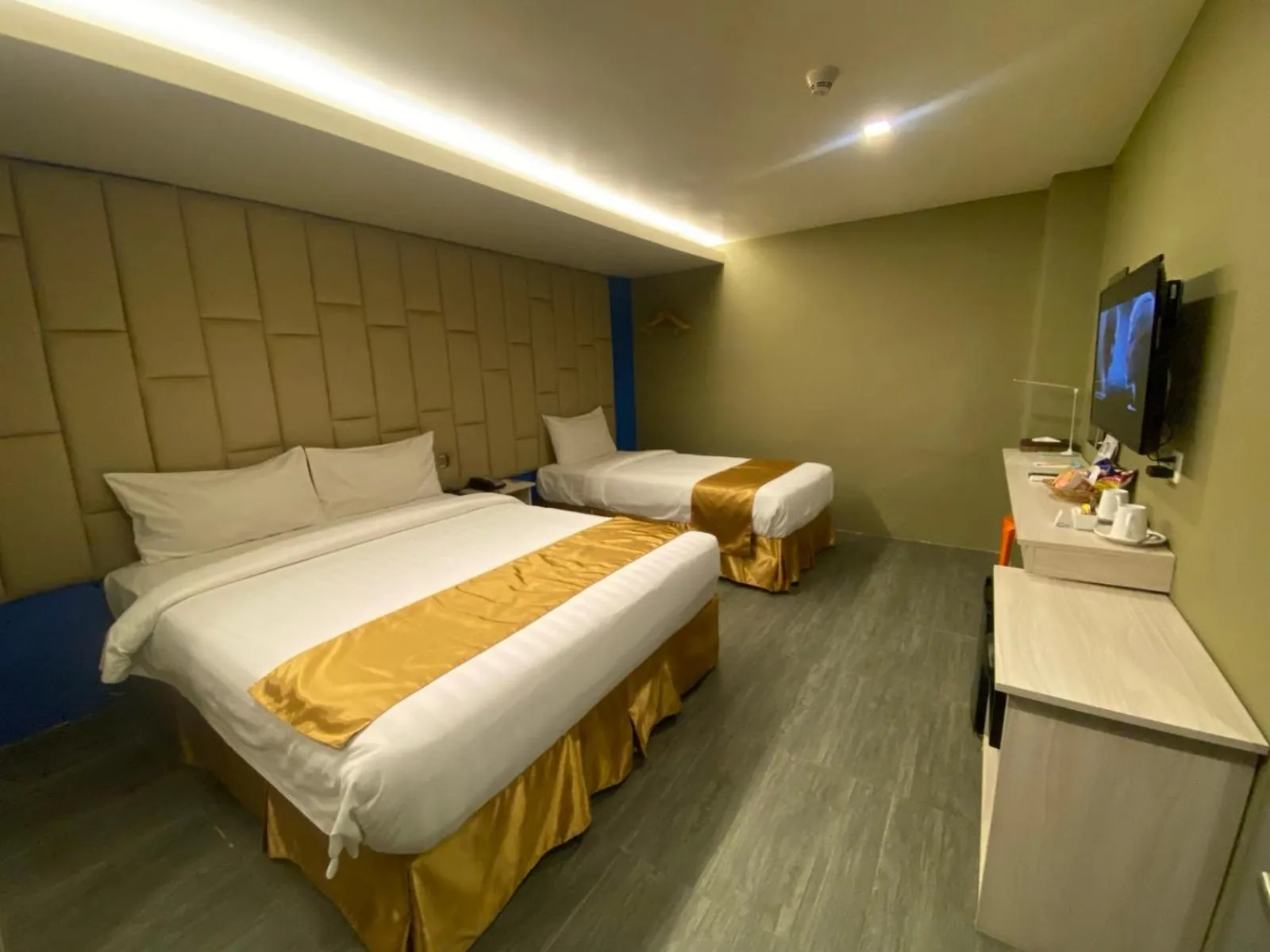 Photo of the whole room, Bed in Felicity Island Hotel