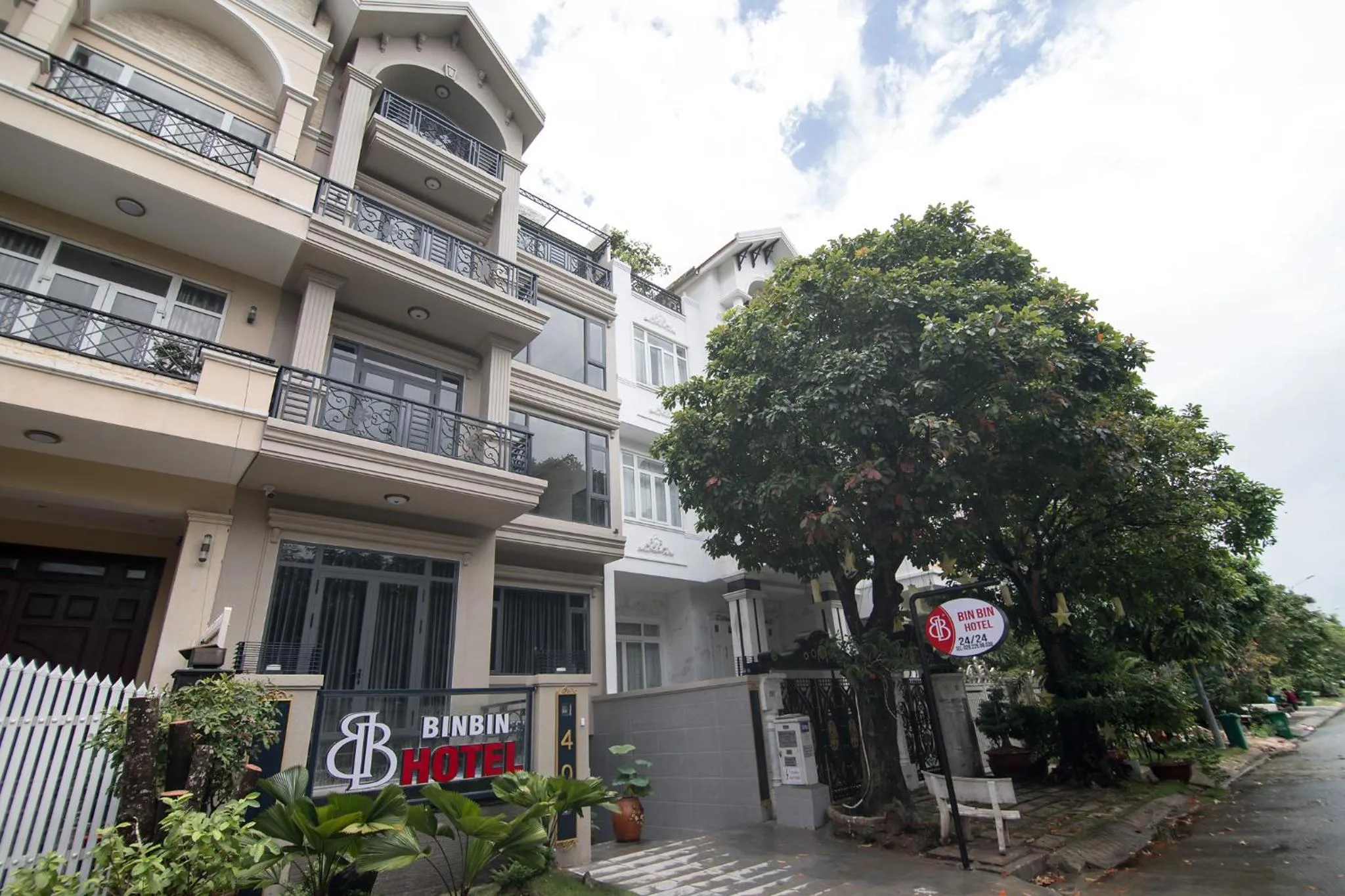 Property building in Bin Bin Hotel 7 - Near TON DUC THANG University