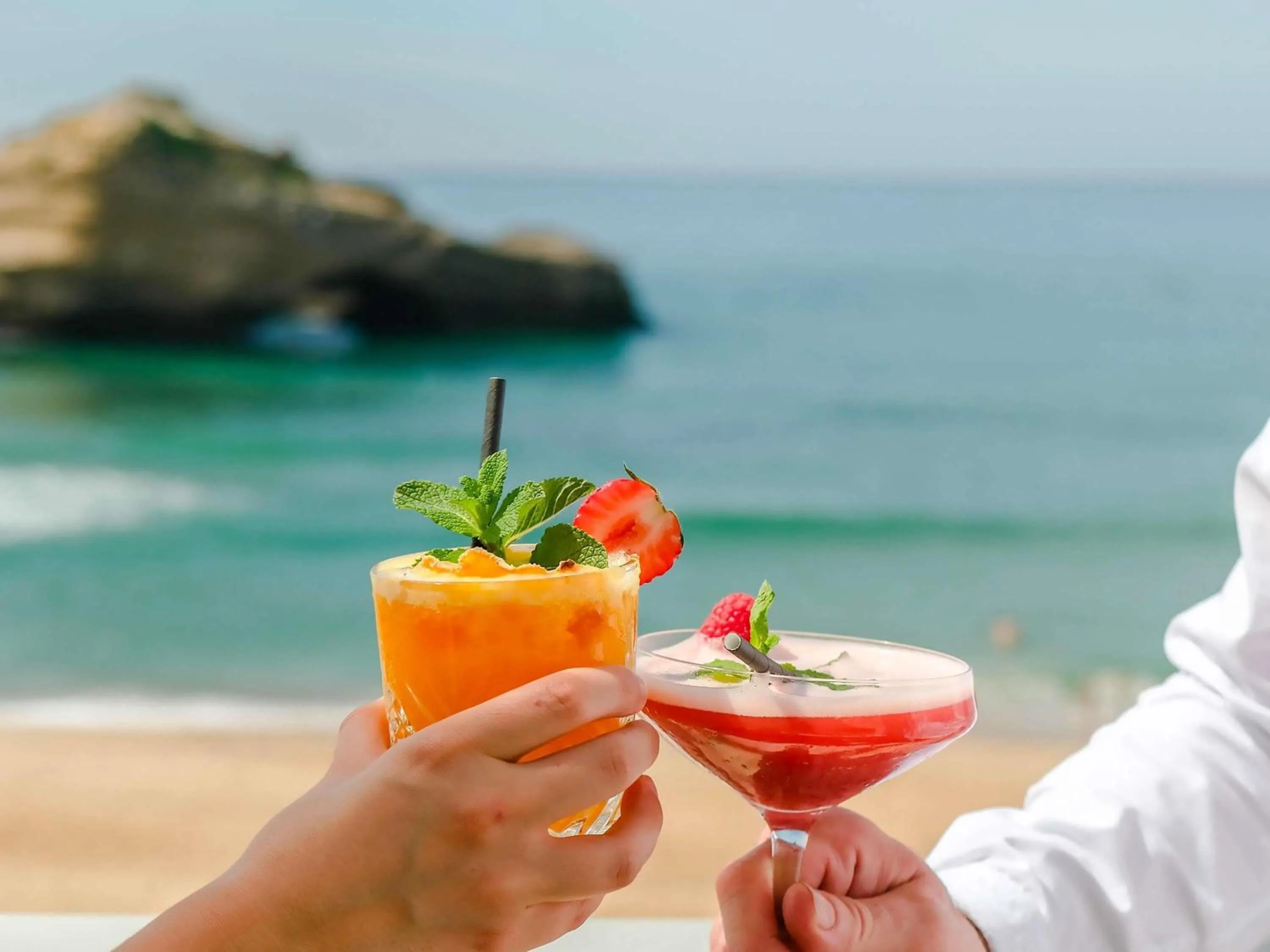 Lounge or bar in Sofitel Biarritz Le Miramar Thalassa