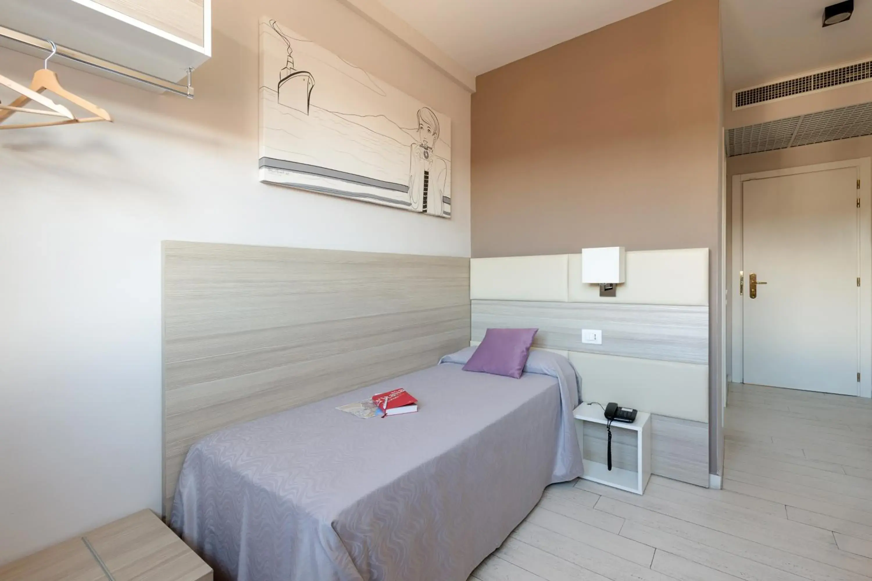 Single Room in Hotel Cristina Single Room in Hotel Cristina