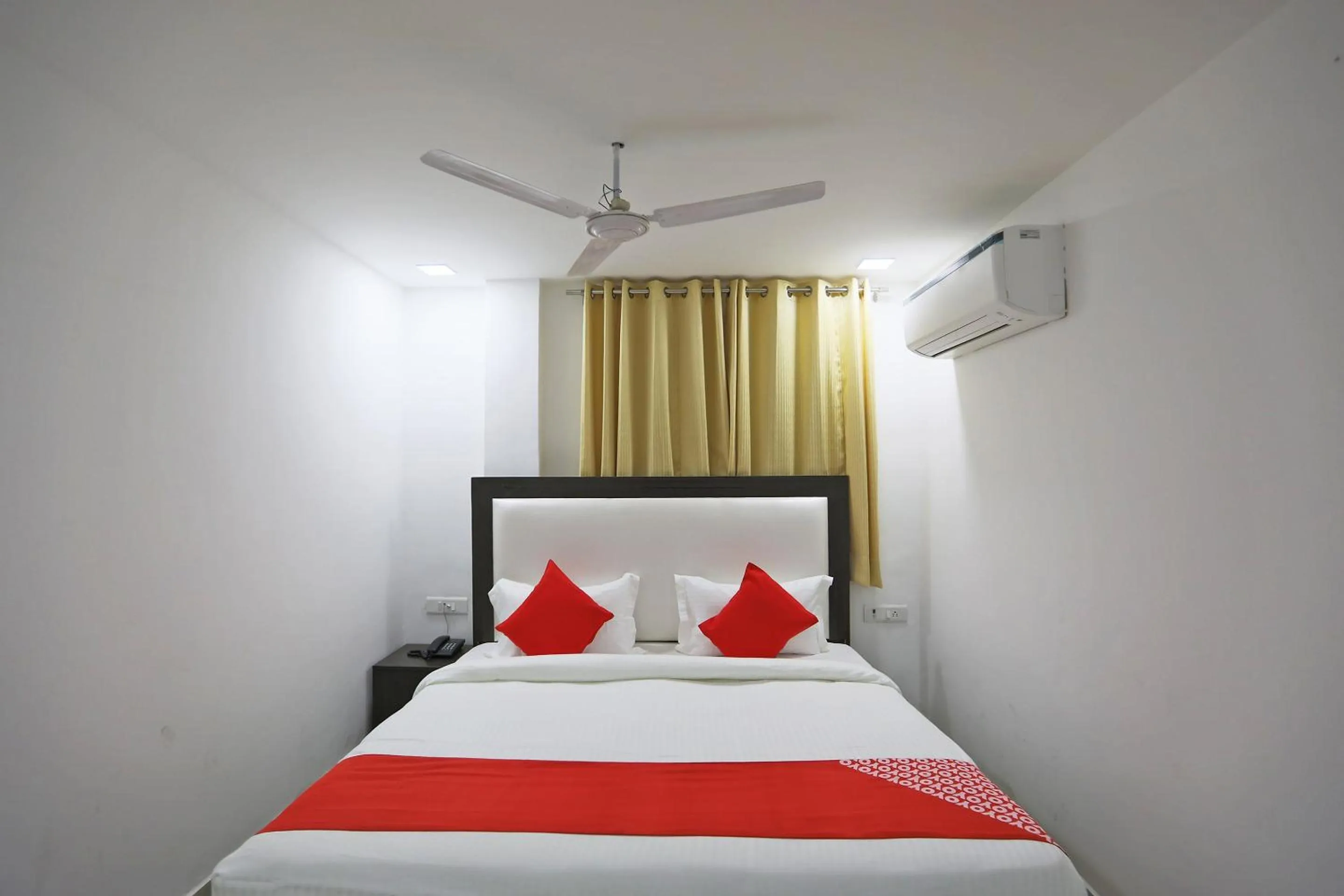 Bedroom, Bed in Townhouse South Lawn