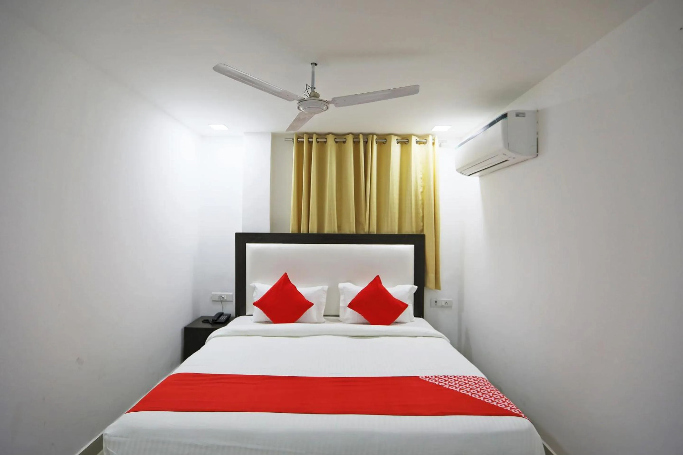 Bedroom, Bed in Townhouse South Lawn