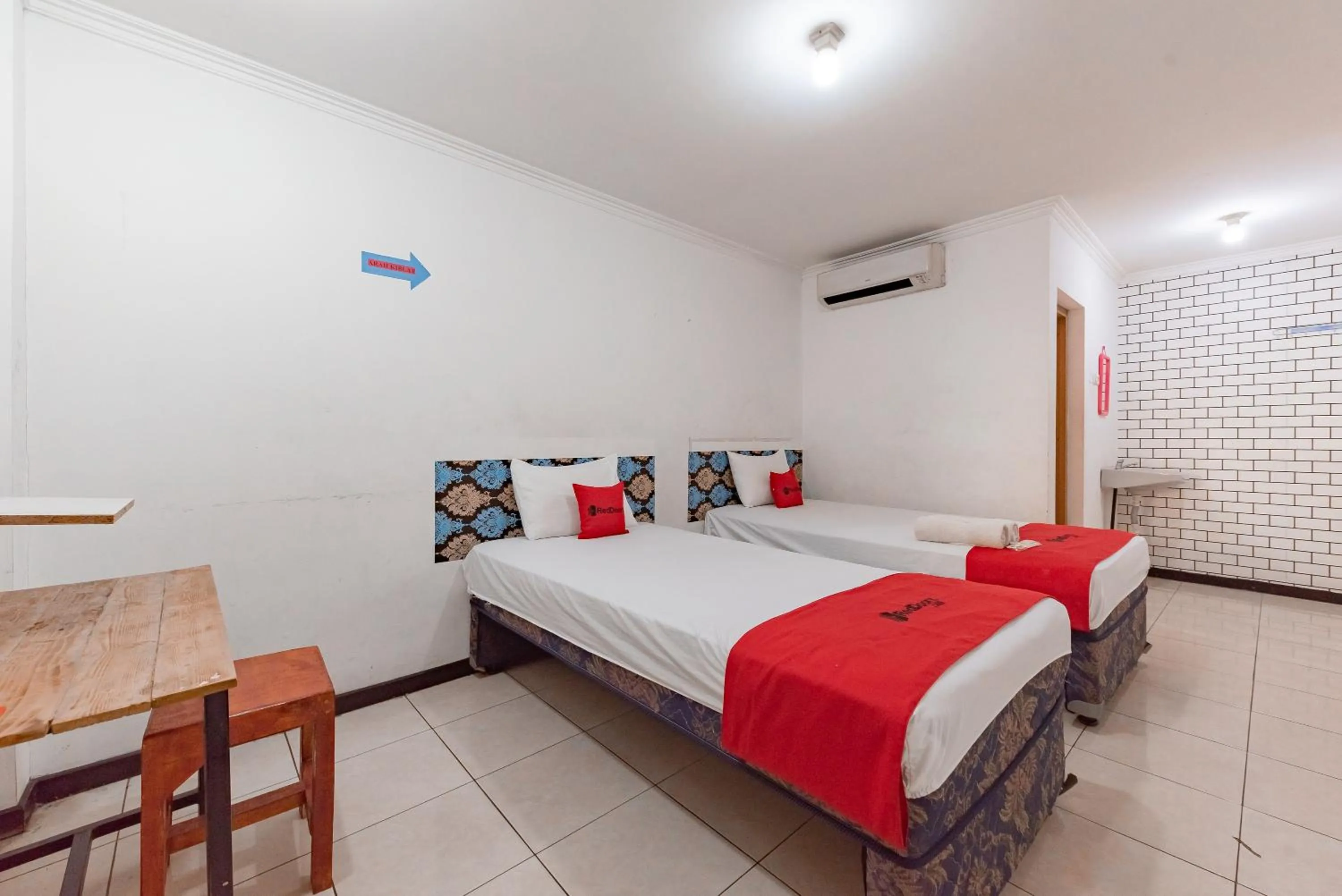 Bed in RedDoorz Syariah At Cibadak Sukabumi