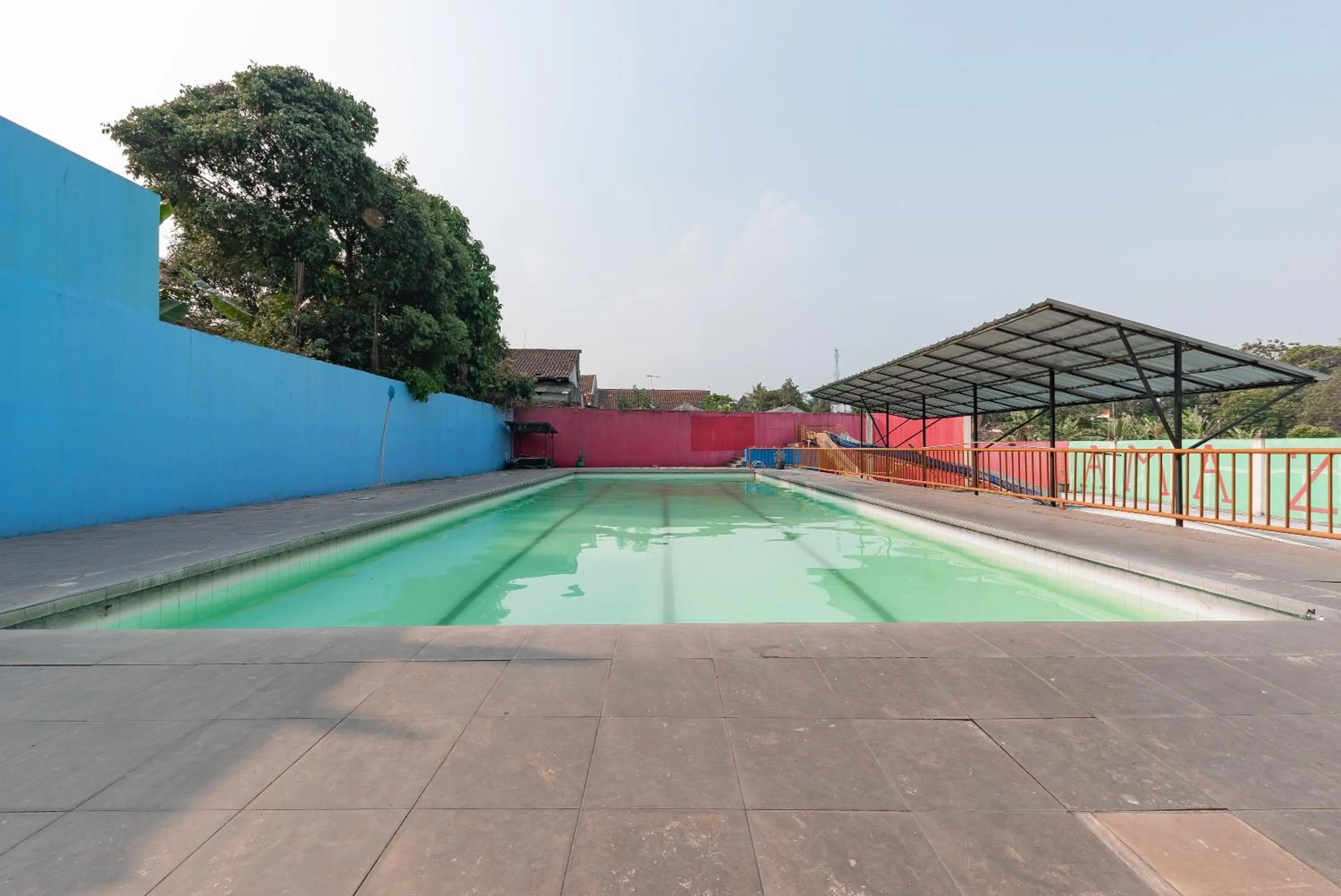 Swimming pool in RedDoorz Syariah At Cibadak Sukabumi