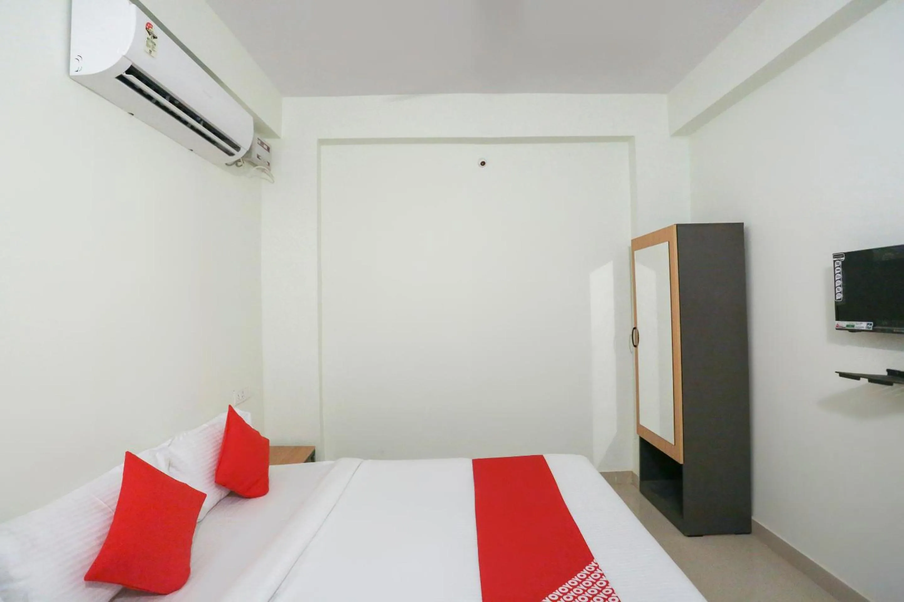 Bedroom, Bed in Super Hotel O Prashant Villa