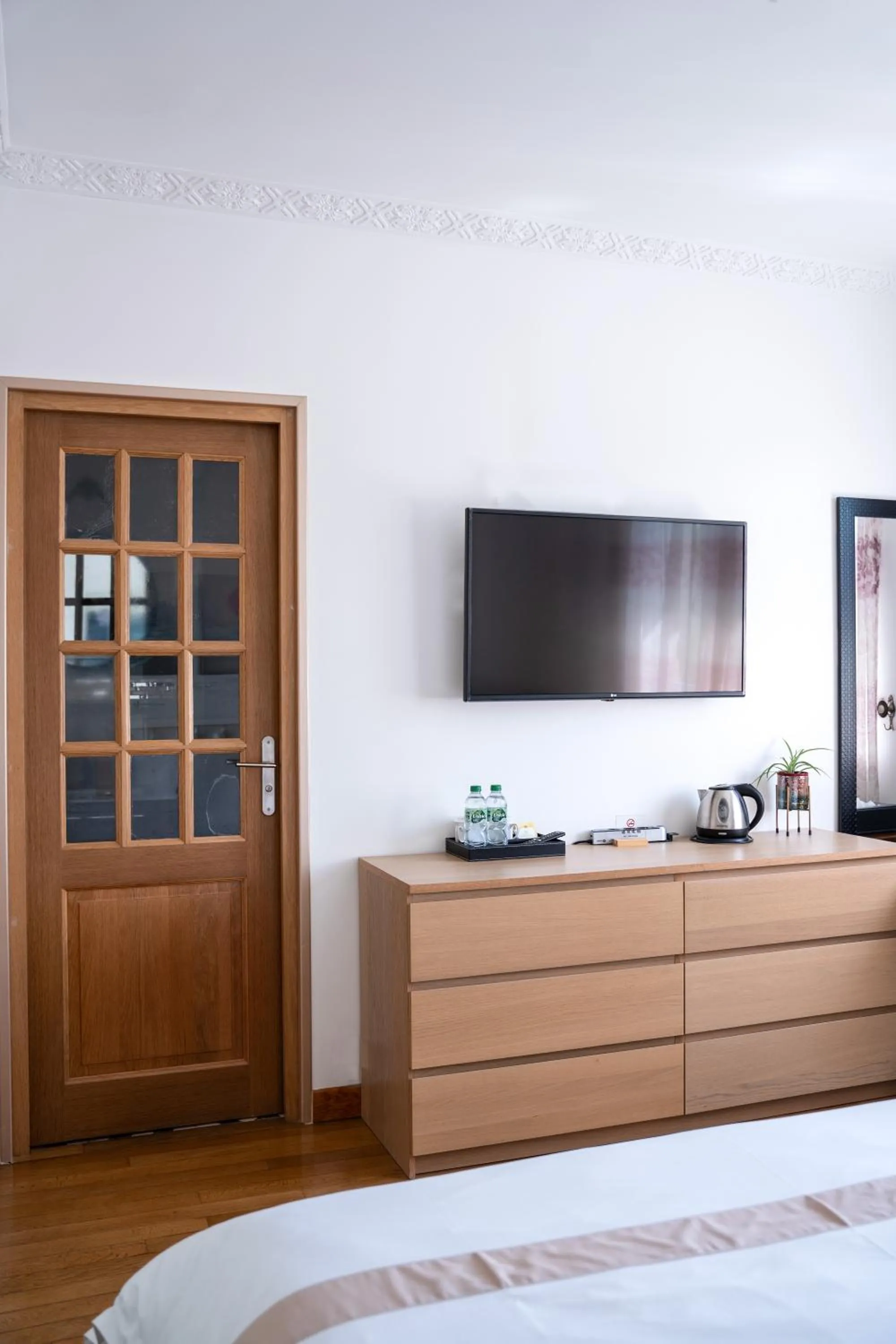 TV and multimedia, Bed in La Maison Charentonneau