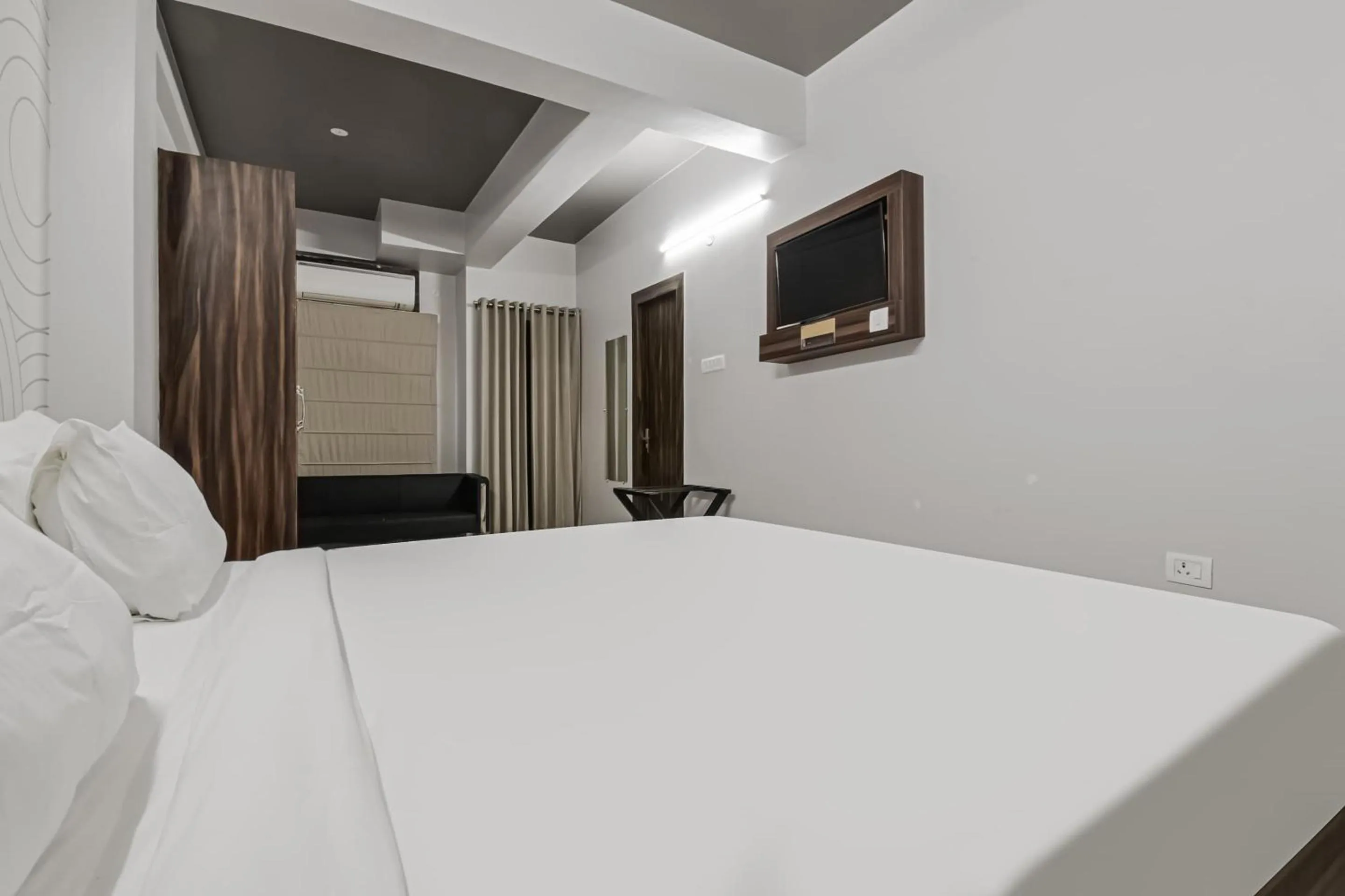 Bedroom, Bed in Super Townhouse Vidya Vihar