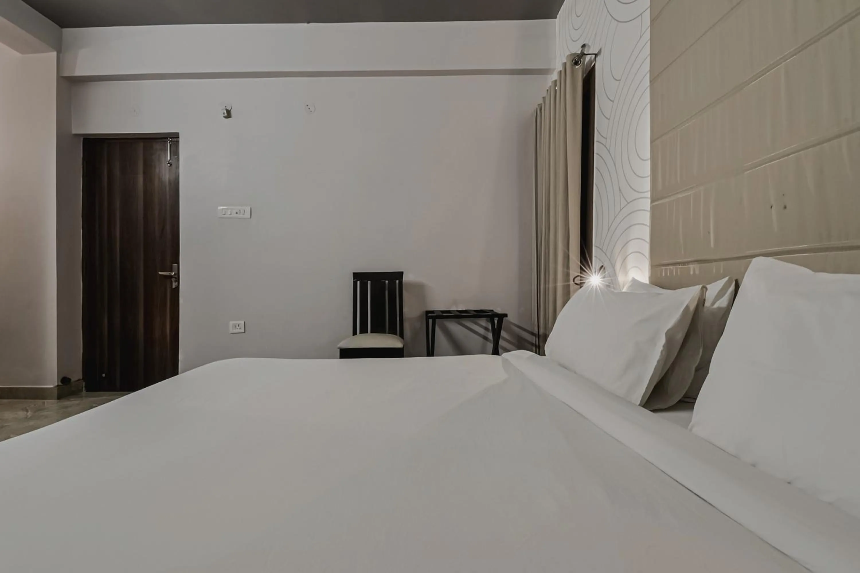 Bedroom, Bed in Super Townhouse Vidya Vihar