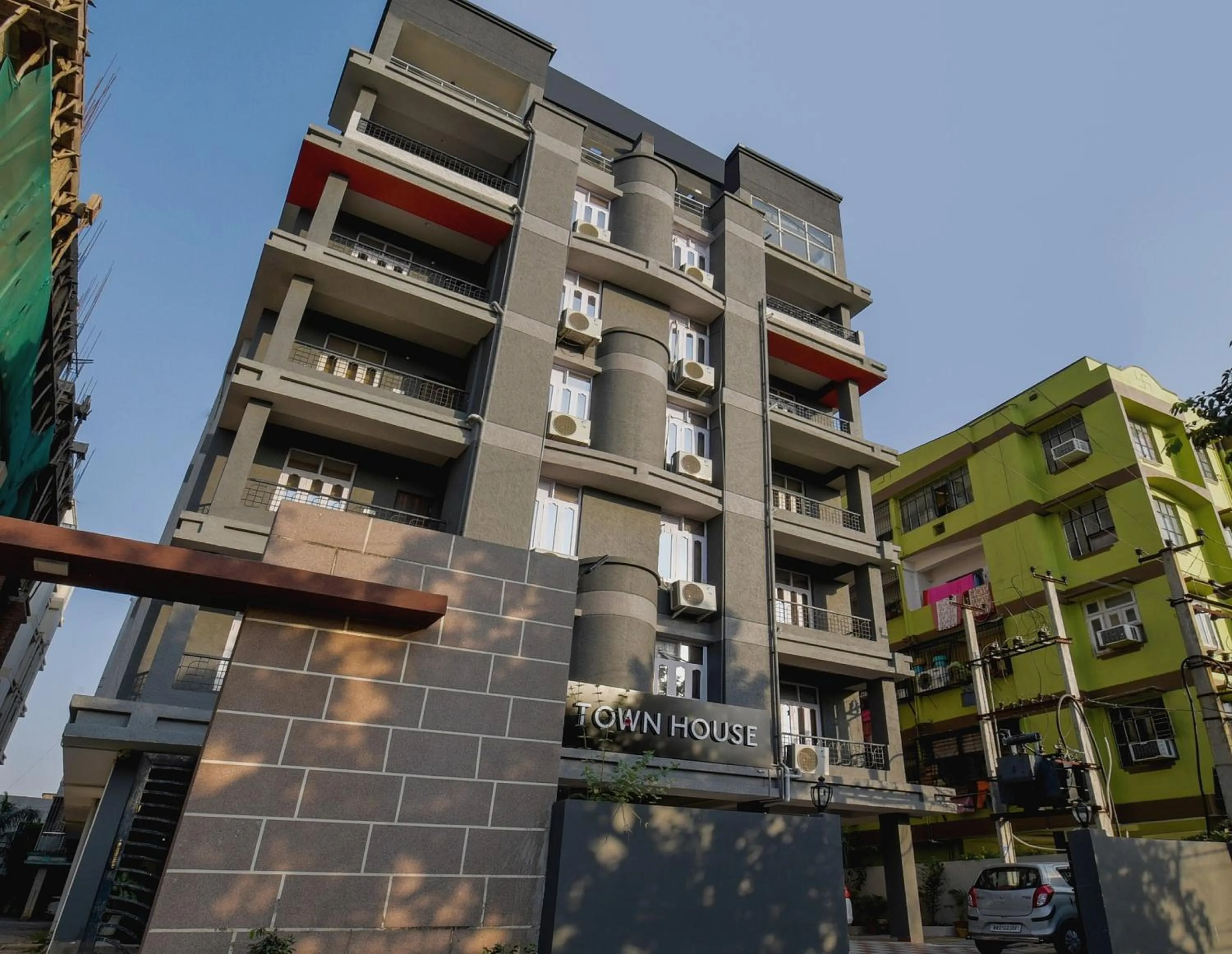 Facade/entrance in Super Townhouse Vidya Vihar