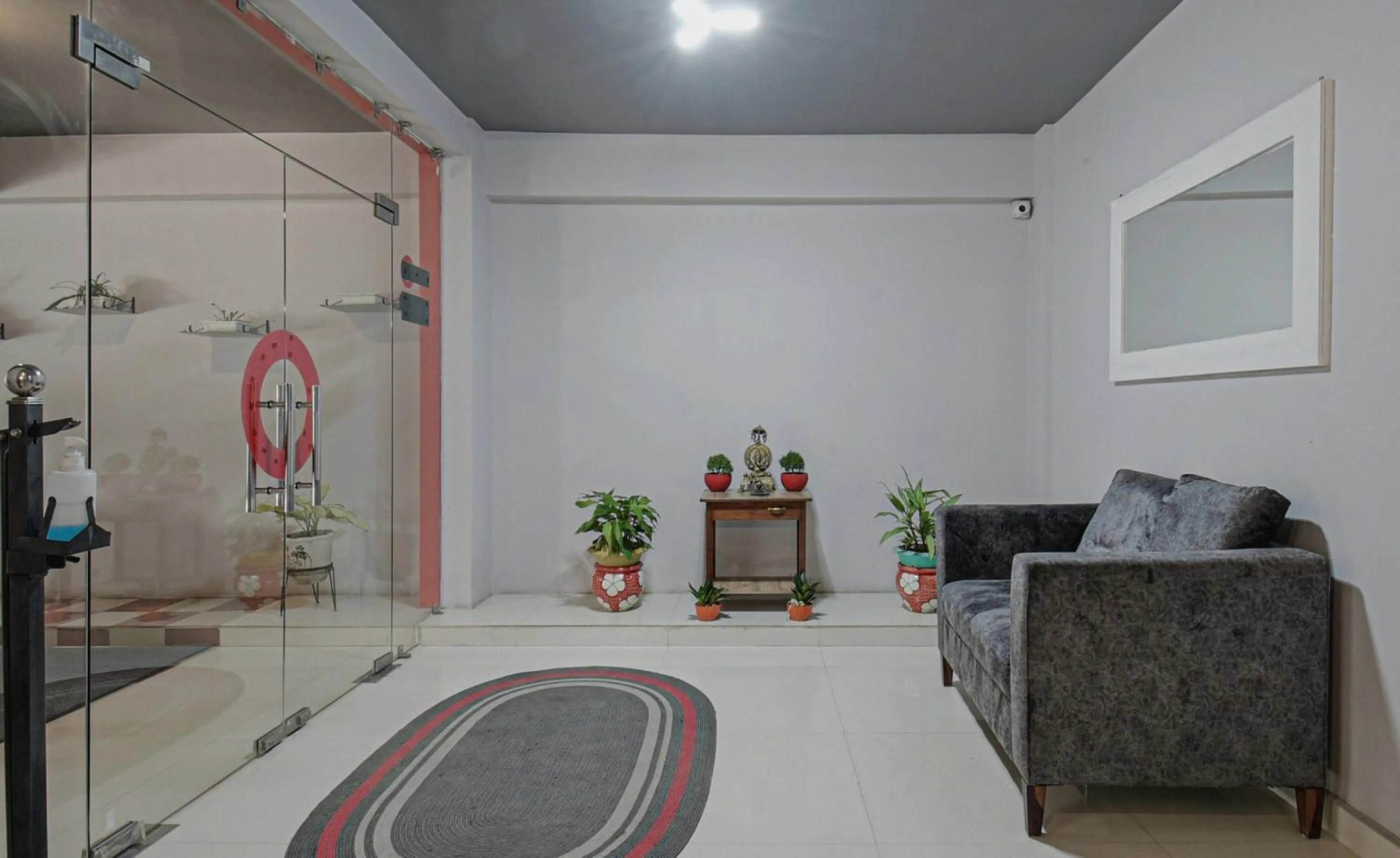 Lobby or reception in Super Townhouse Vidya Vihar