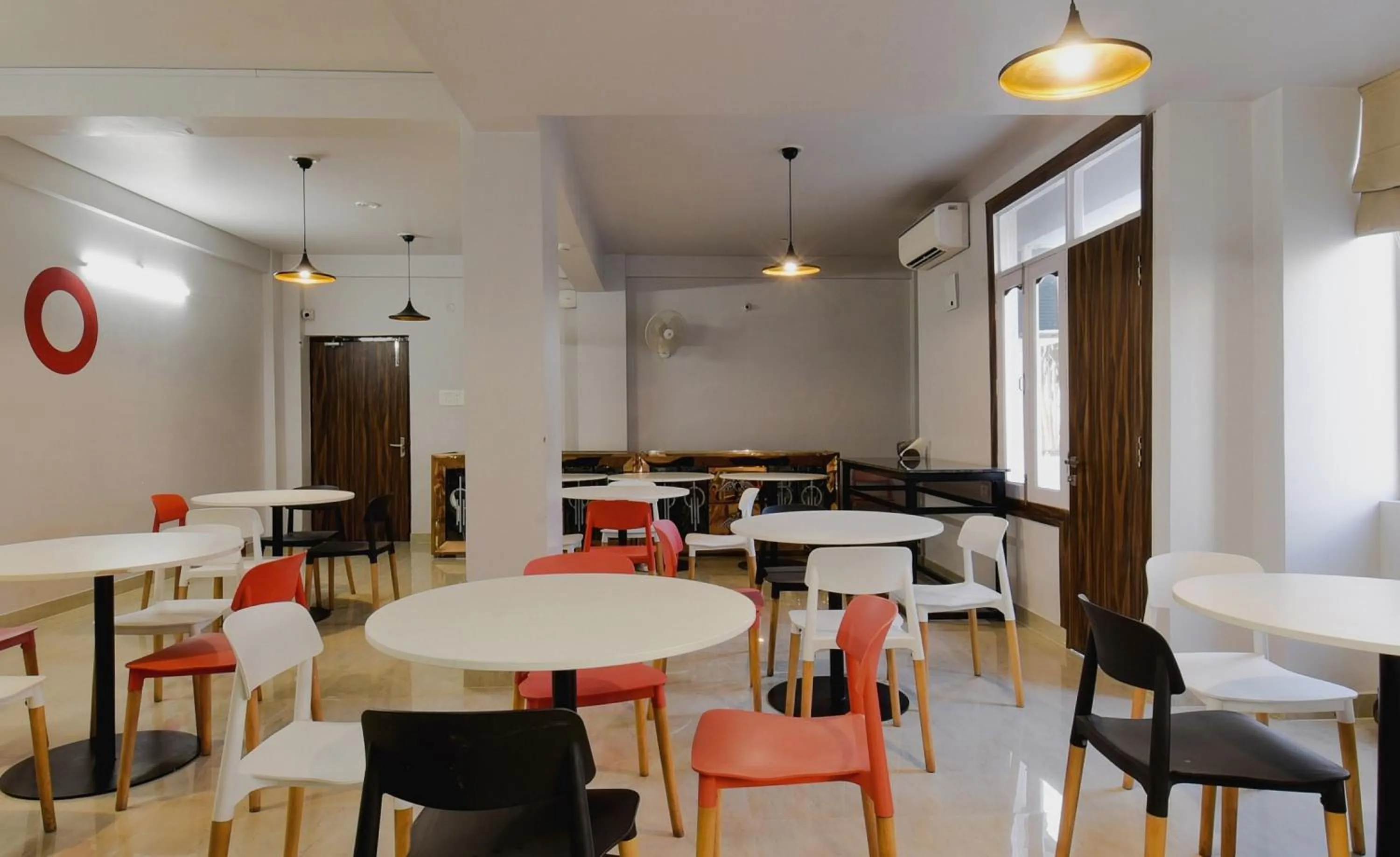 Restaurant/places to eat in Super Townhouse Vidya Vihar