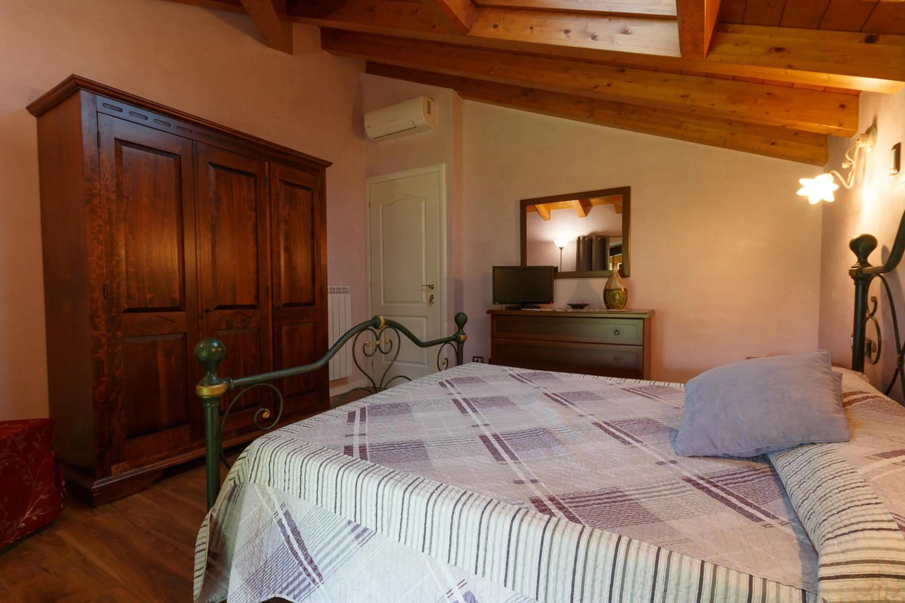 Photo of the whole room, Bed in Il Gelsomino