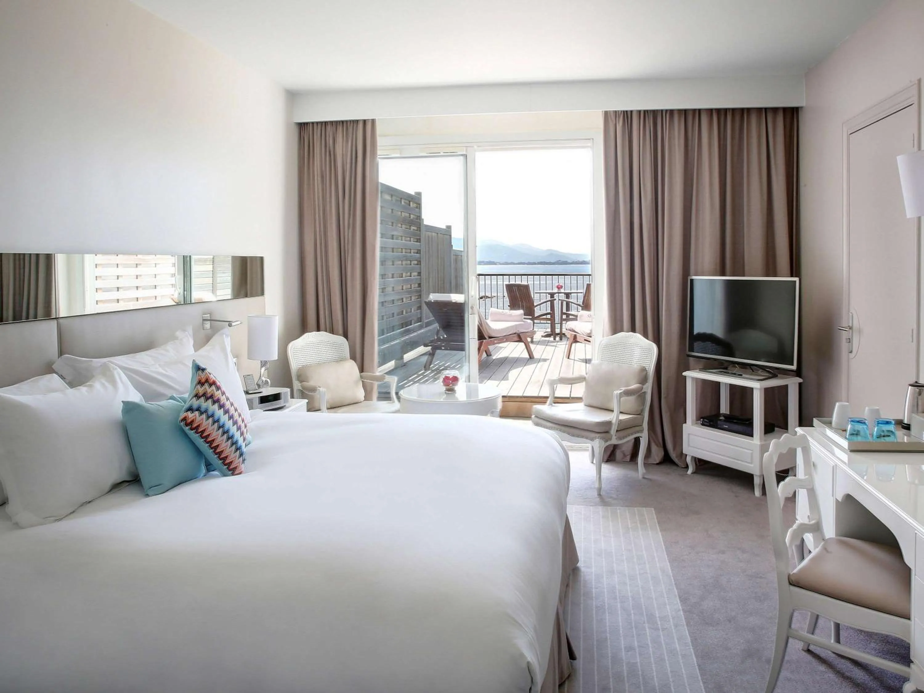 Photo of the whole room, Bed in Sofitel Golfe d'Ajaccio Thalassa Sea & Spa