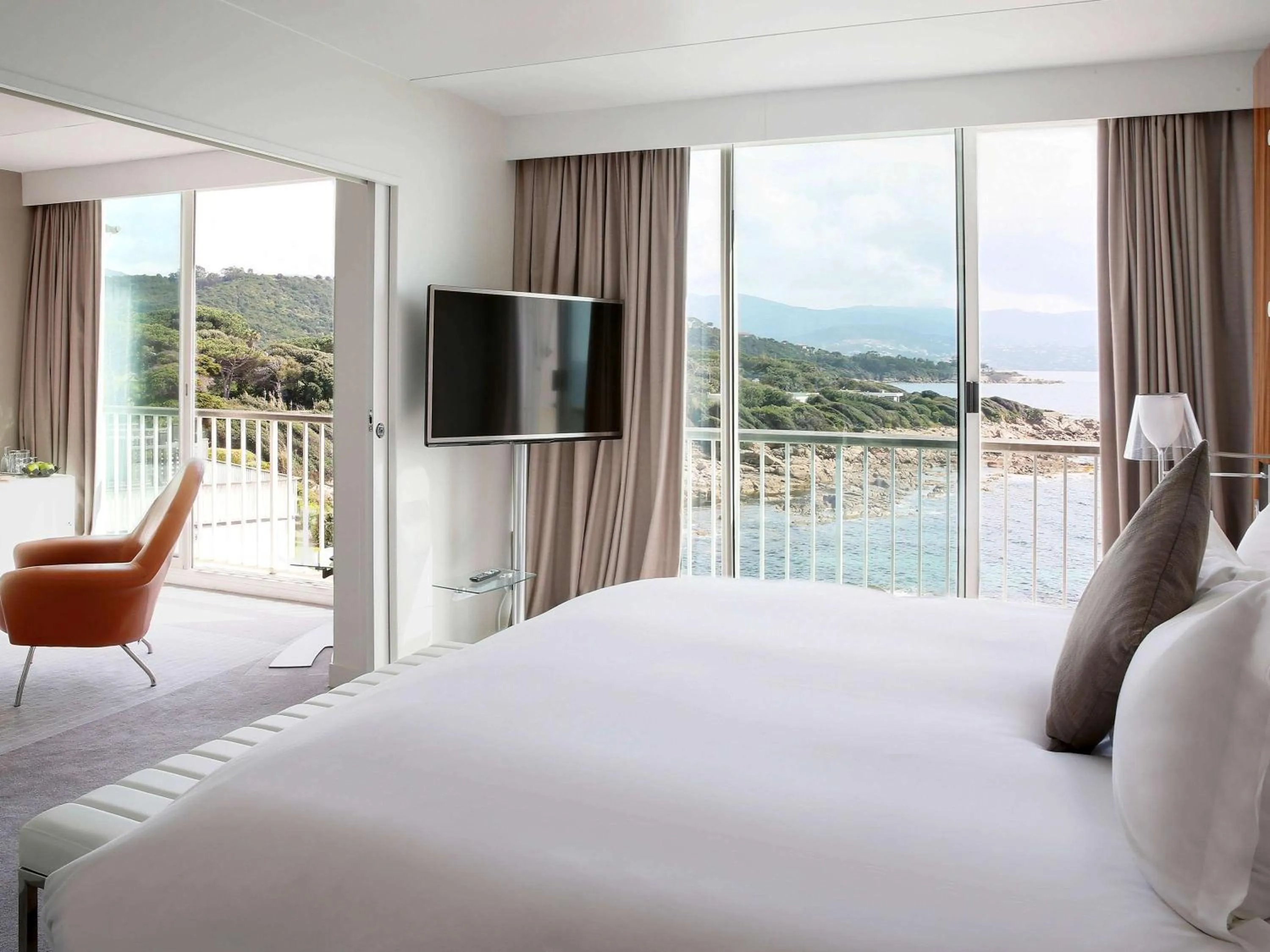 Photo of the whole room, Bed in Sofitel Golfe d'Ajaccio Thalassa Sea & Spa