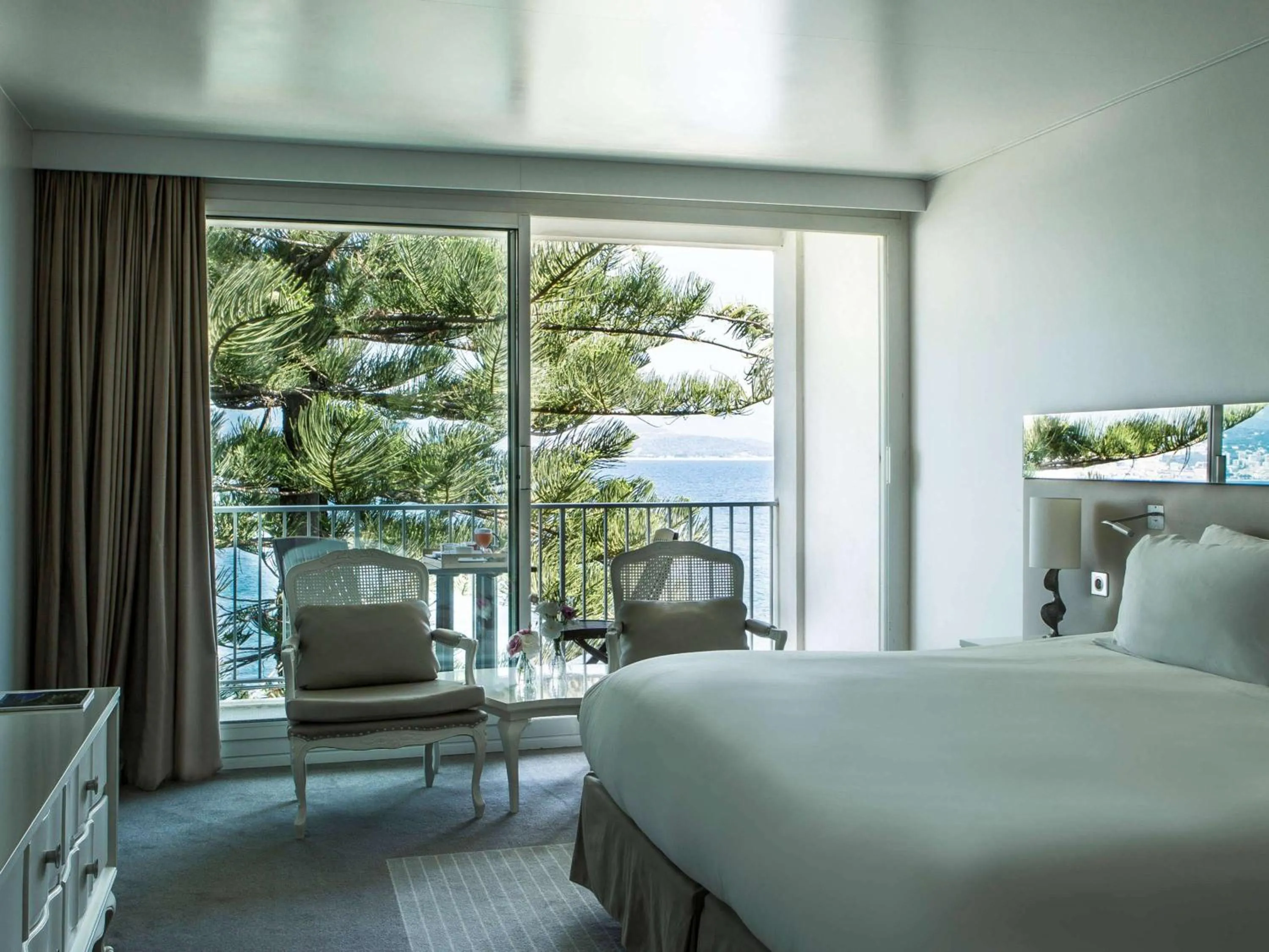 Photo of the whole room, Bed in Sofitel Golfe d'Ajaccio Thalassa Sea & Spa