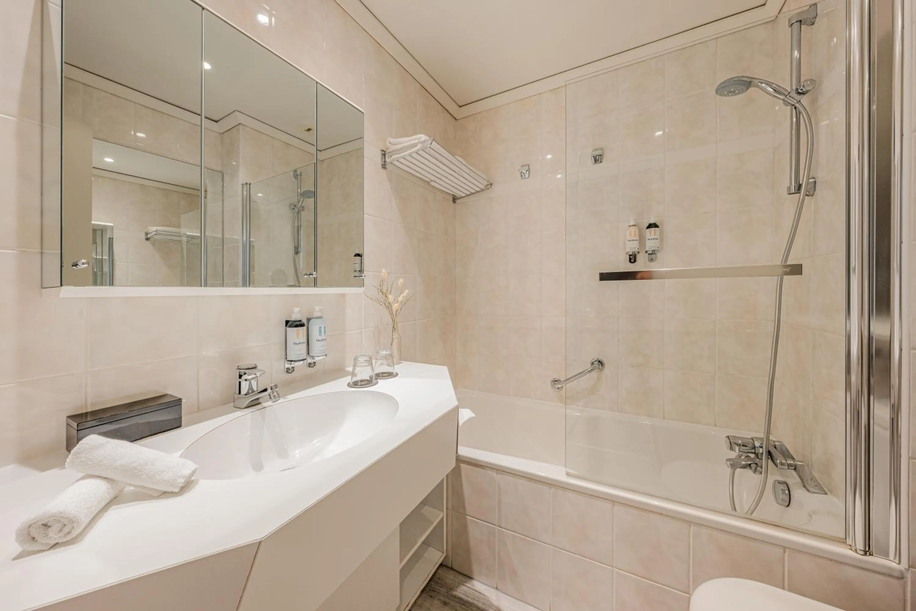 Bathroom in Sofitel Quiberon Thalassa sea & spa