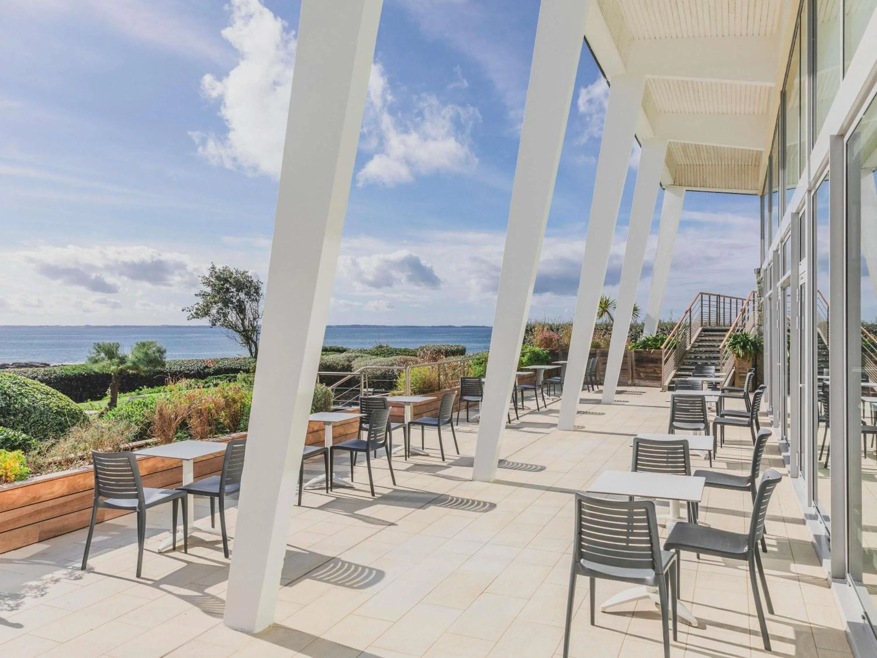 Lounge or bar in Sofitel Quiberon Thalassa sea & spa