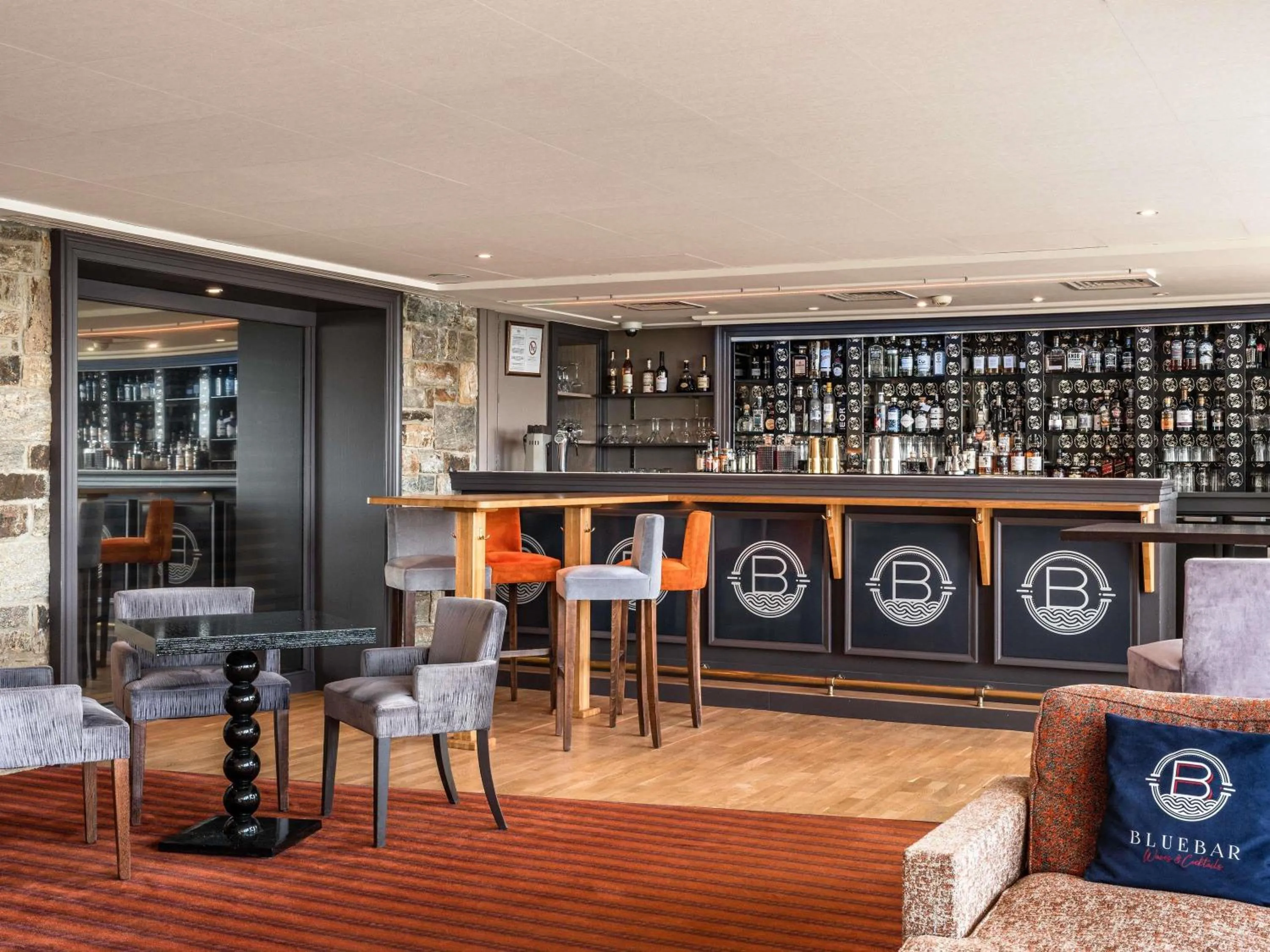Lounge or bar in Sofitel Quiberon Thalassa sea & spa