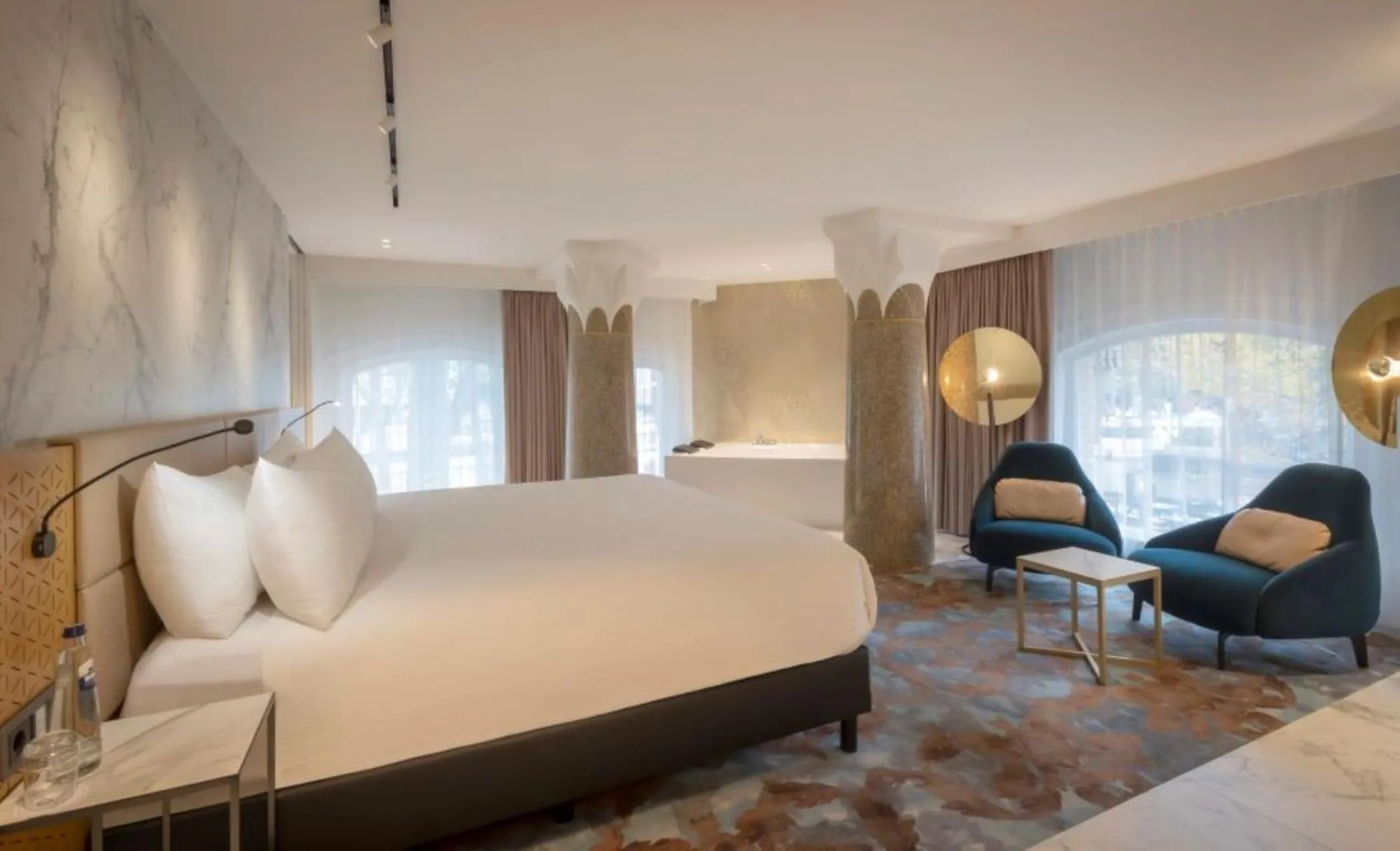 Photo of the whole room, Bed in Clayton Hotel Amsterdam American