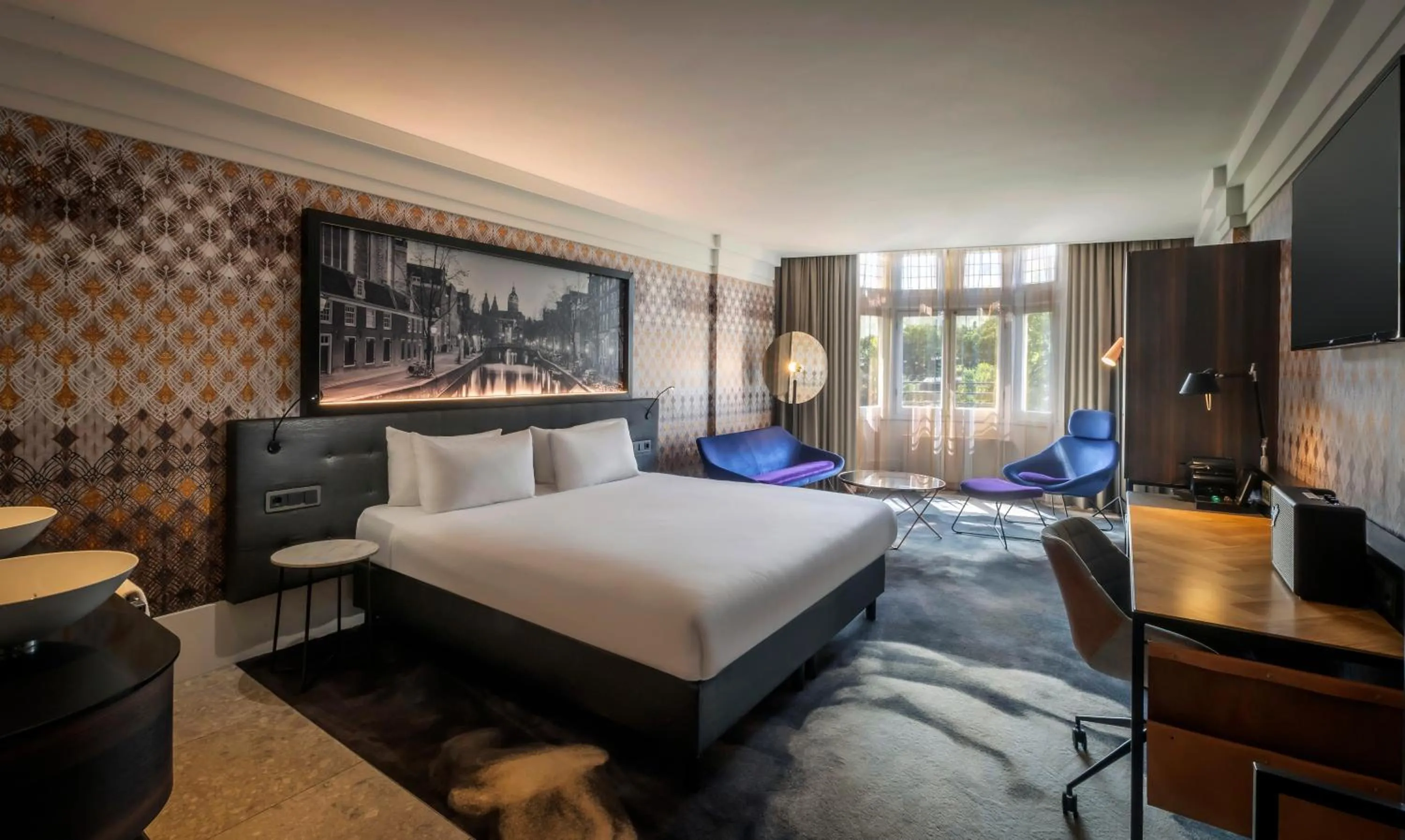 Bed in Clayton Hotel Amsterdam American