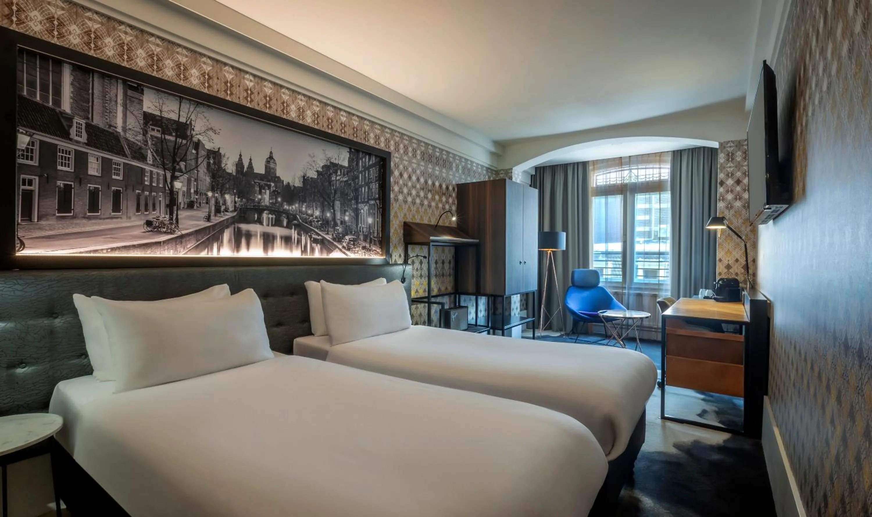 Bed in Clayton Hotel Amsterdam American