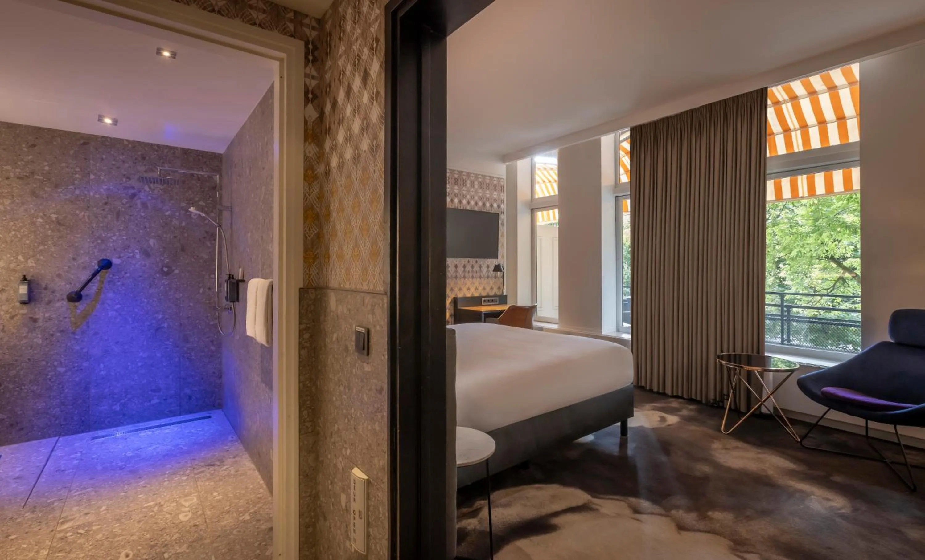 acessibility, Bed in Clayton Hotel Amsterdam American