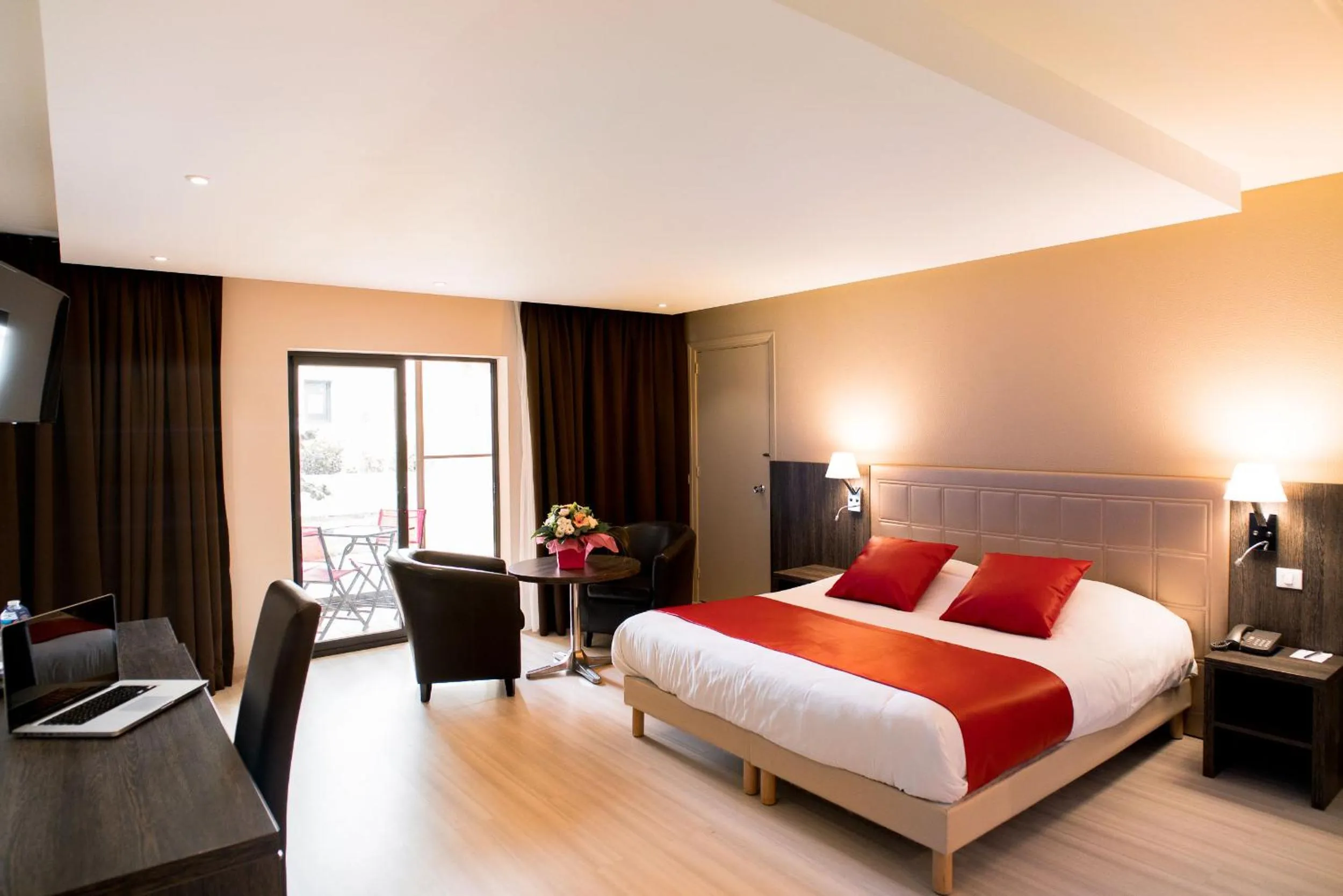 Photo of the whole room, Bed in Ariane Hôtel Fos sur Mer