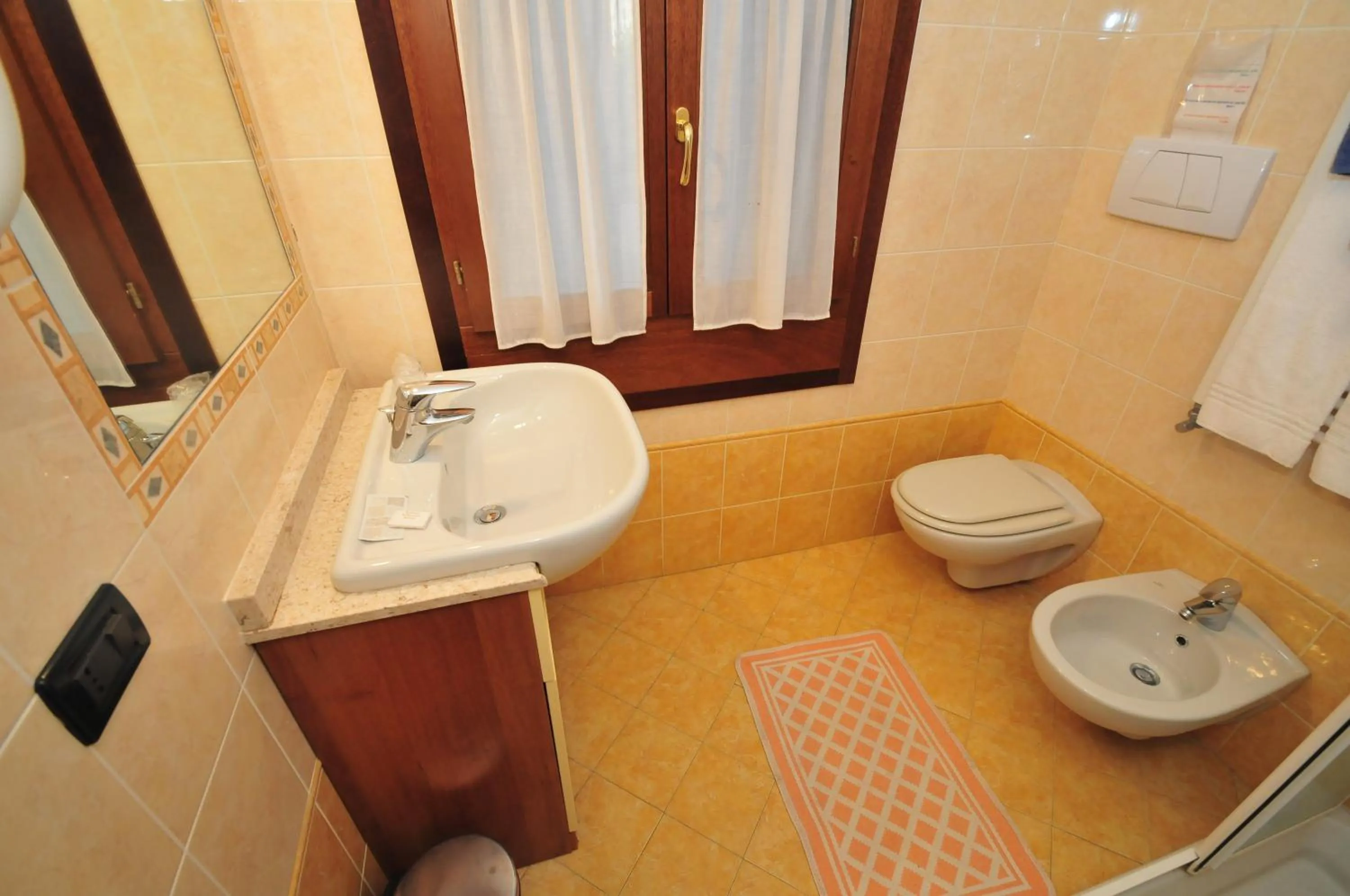 Toilet in Locanda Sant'Anna Hotel