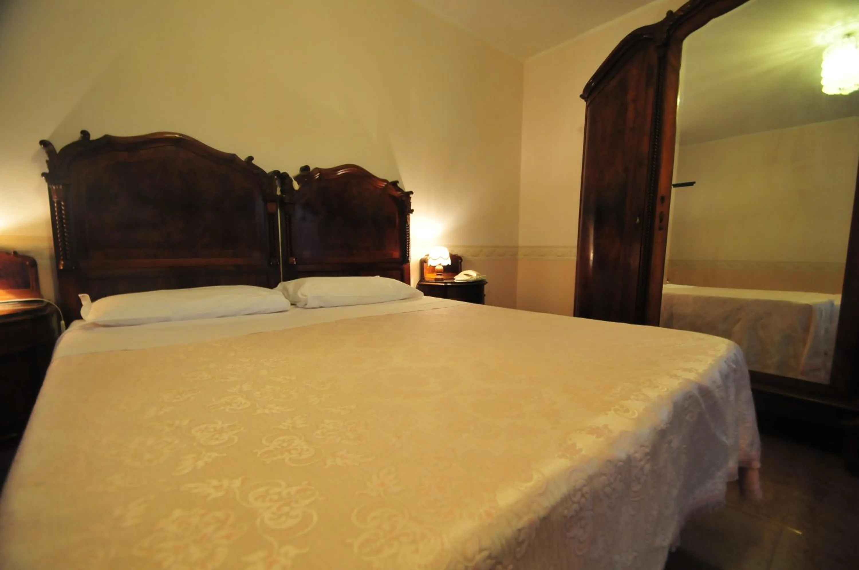 TV and multimedia, Bed in Locanda Sant'Anna Hotel