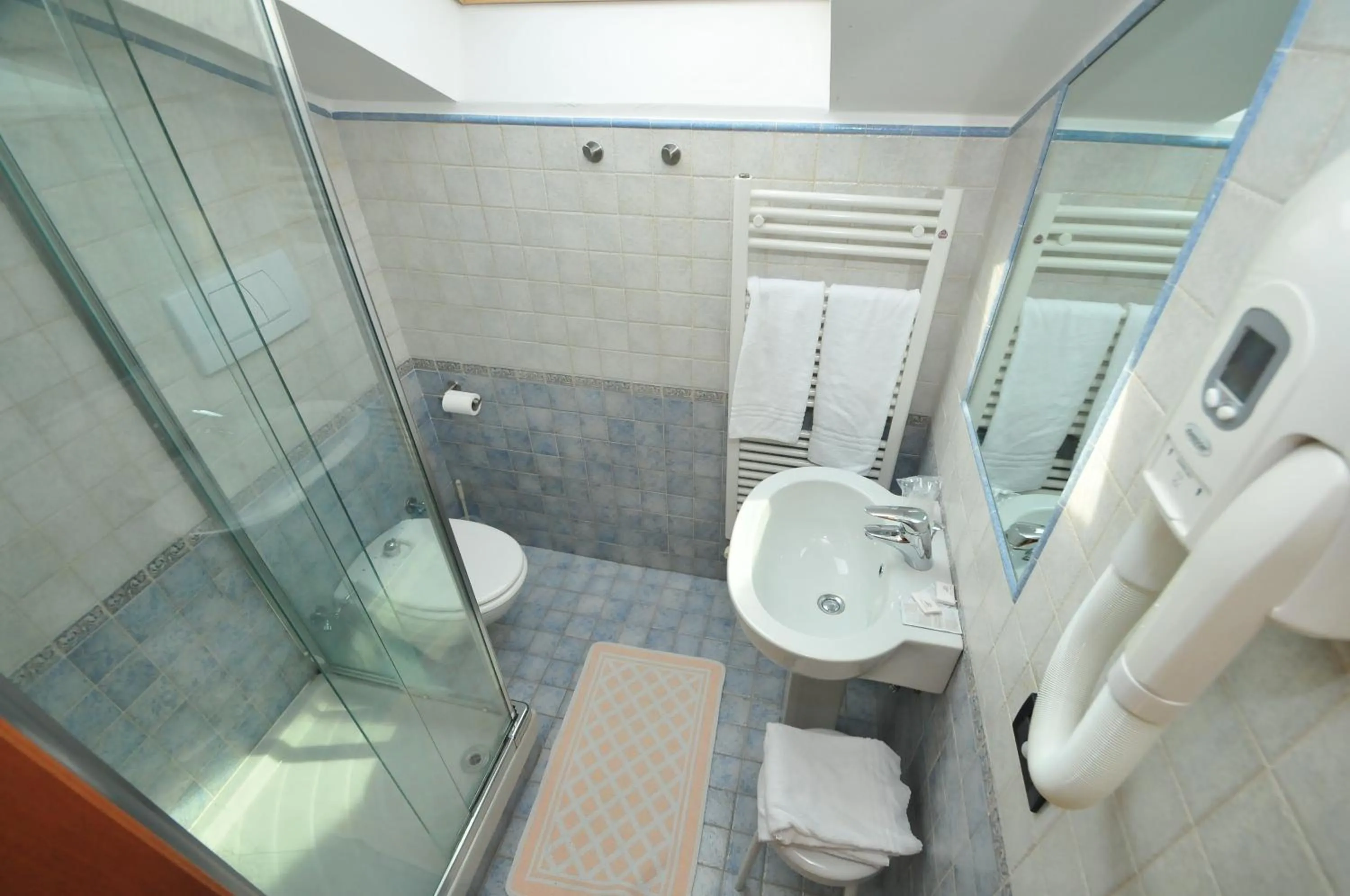 Shower in Locanda Sant'Anna Hotel