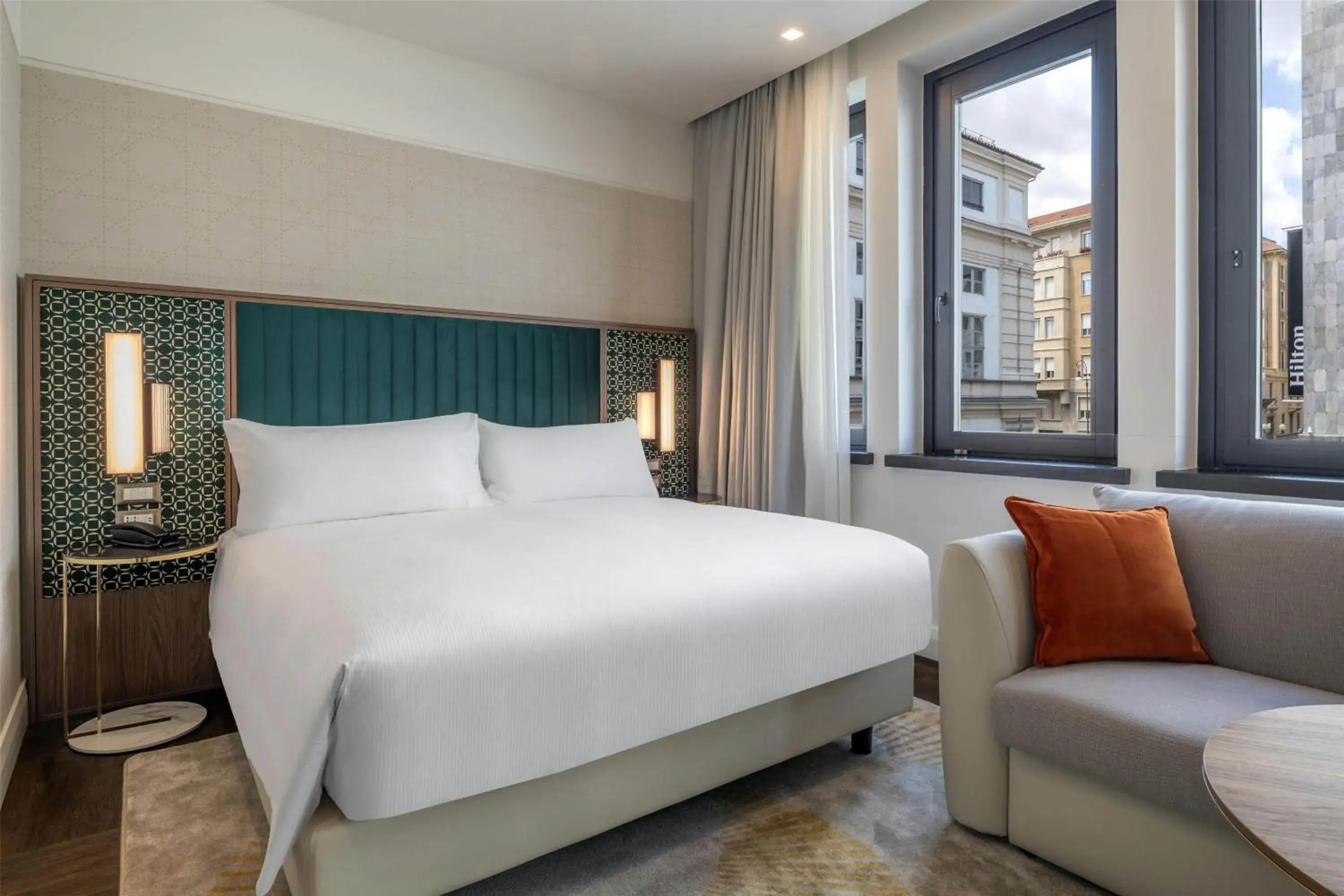 Deluxe King Junior Suite in Hilton Turin Centre Deluxe King Junior Suite in Hilton Turin Centre