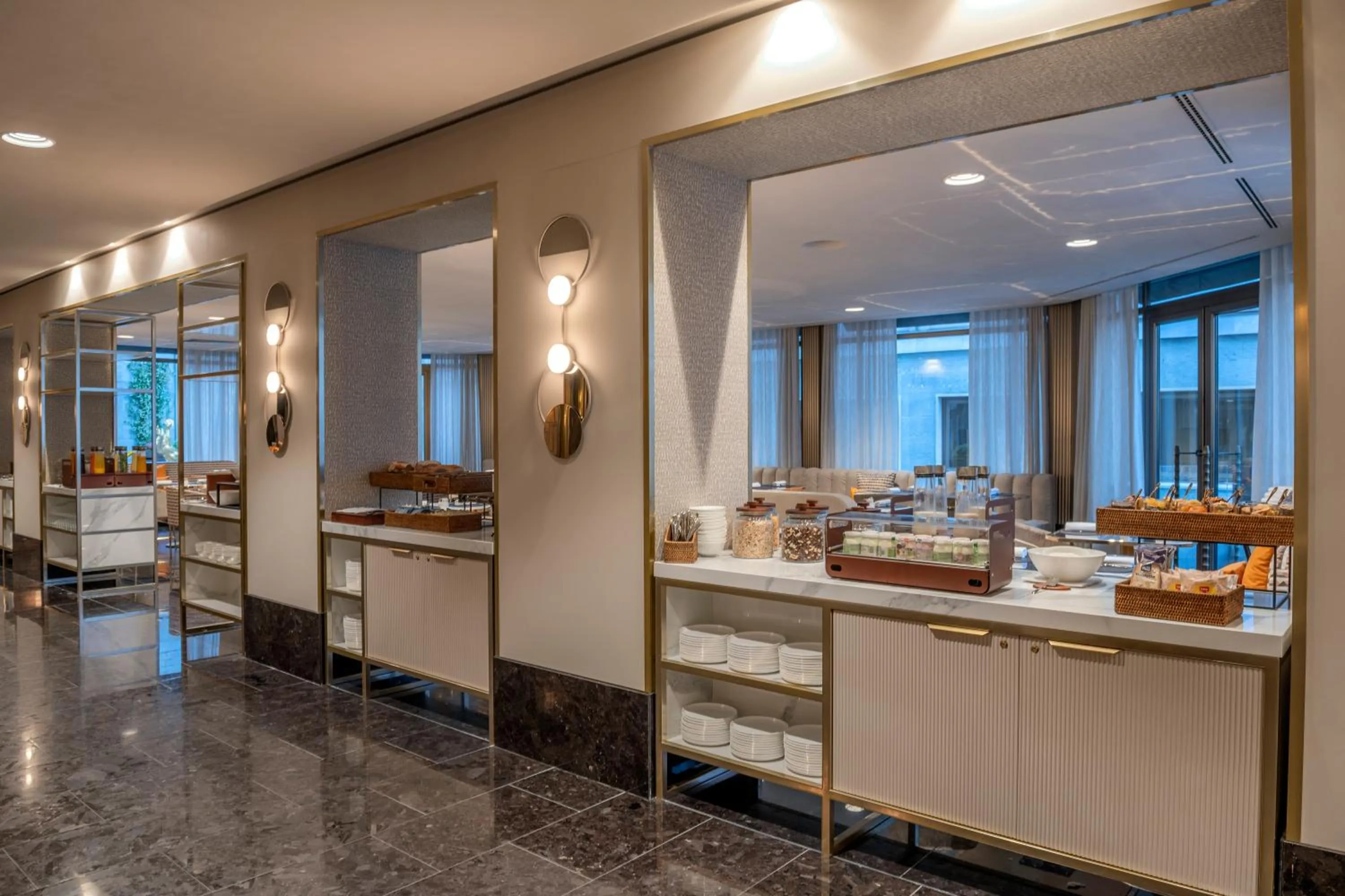 Restaurant/places to eat in Hilton Turin Centre